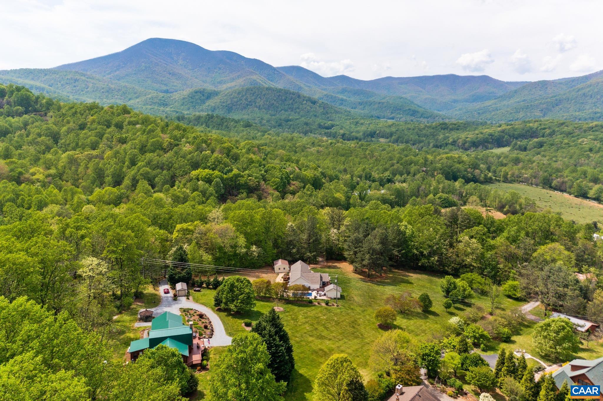 6 OLD ORCHARD LN