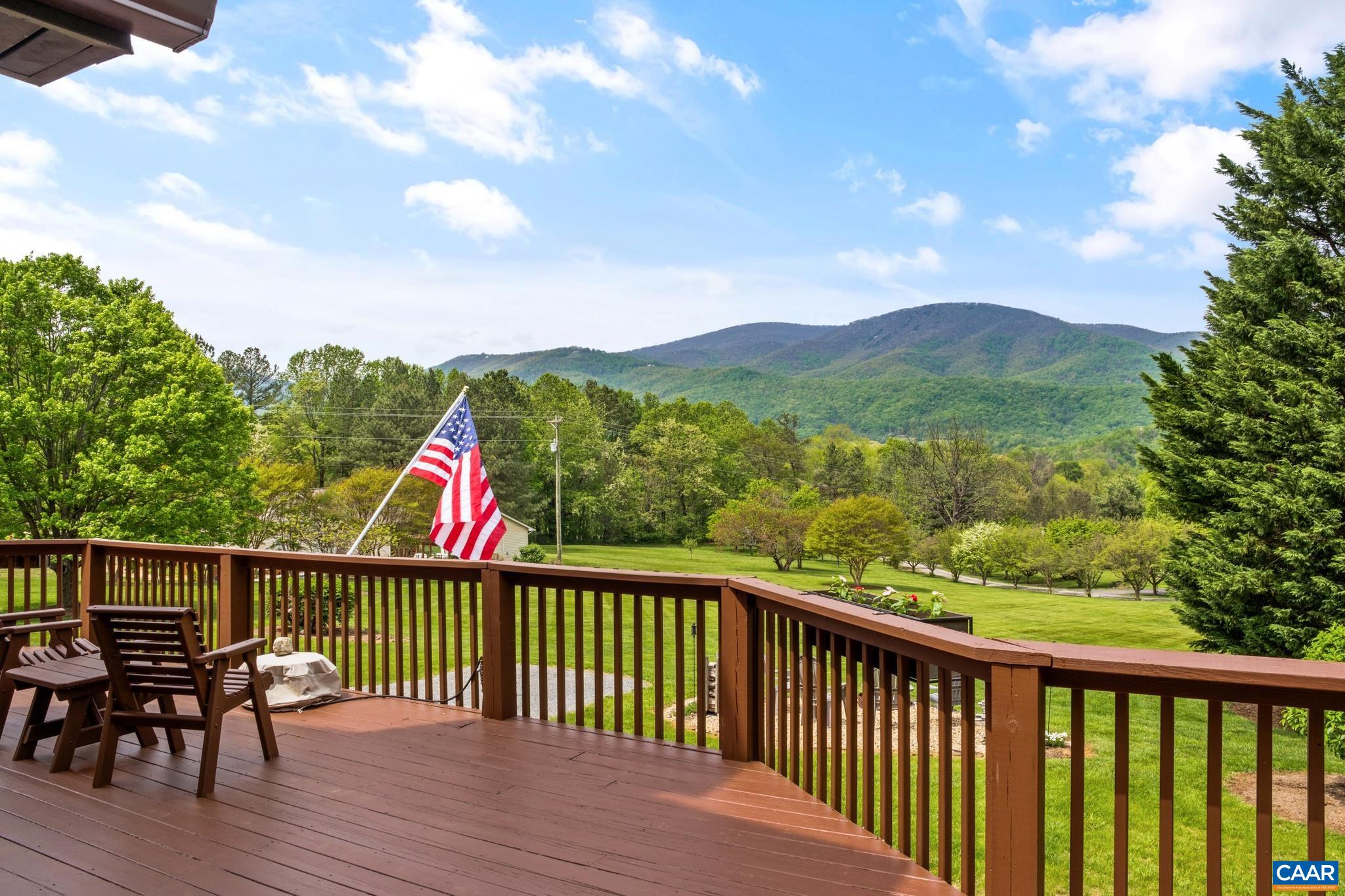 6 OLD ORCHARD LN
