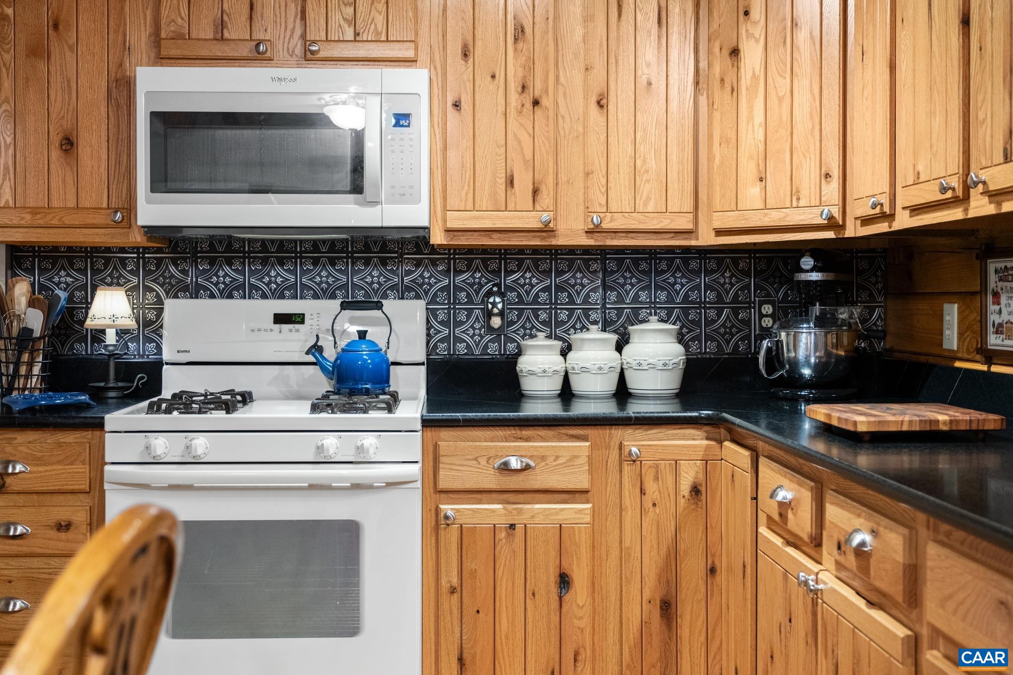 6 OLD ORCHARD LN