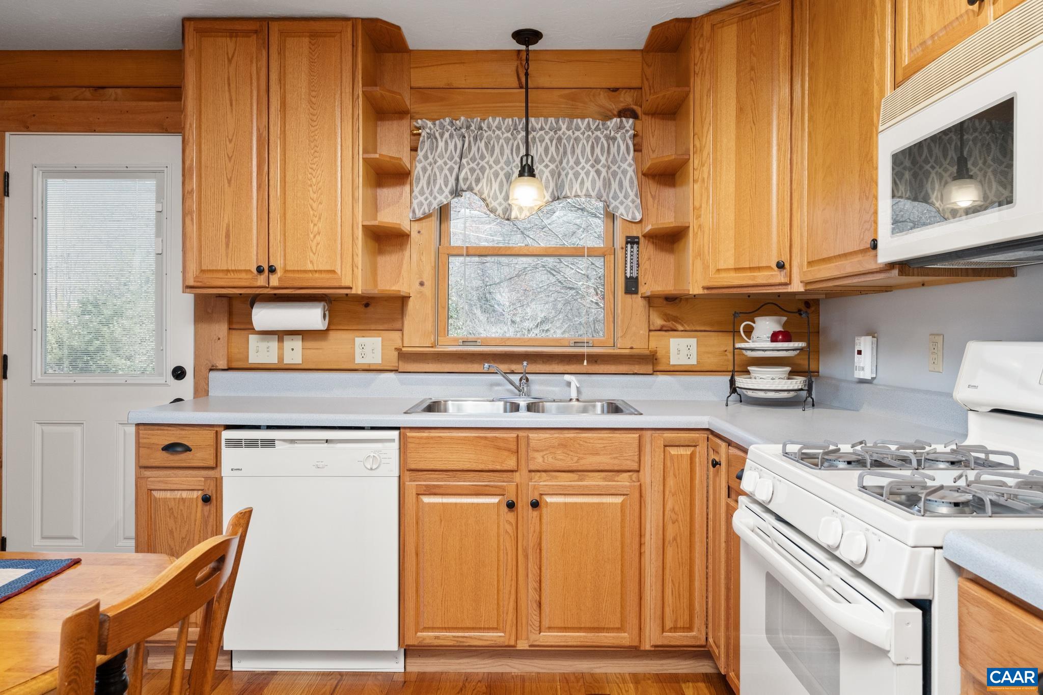 6 OLD ORCHARD LN