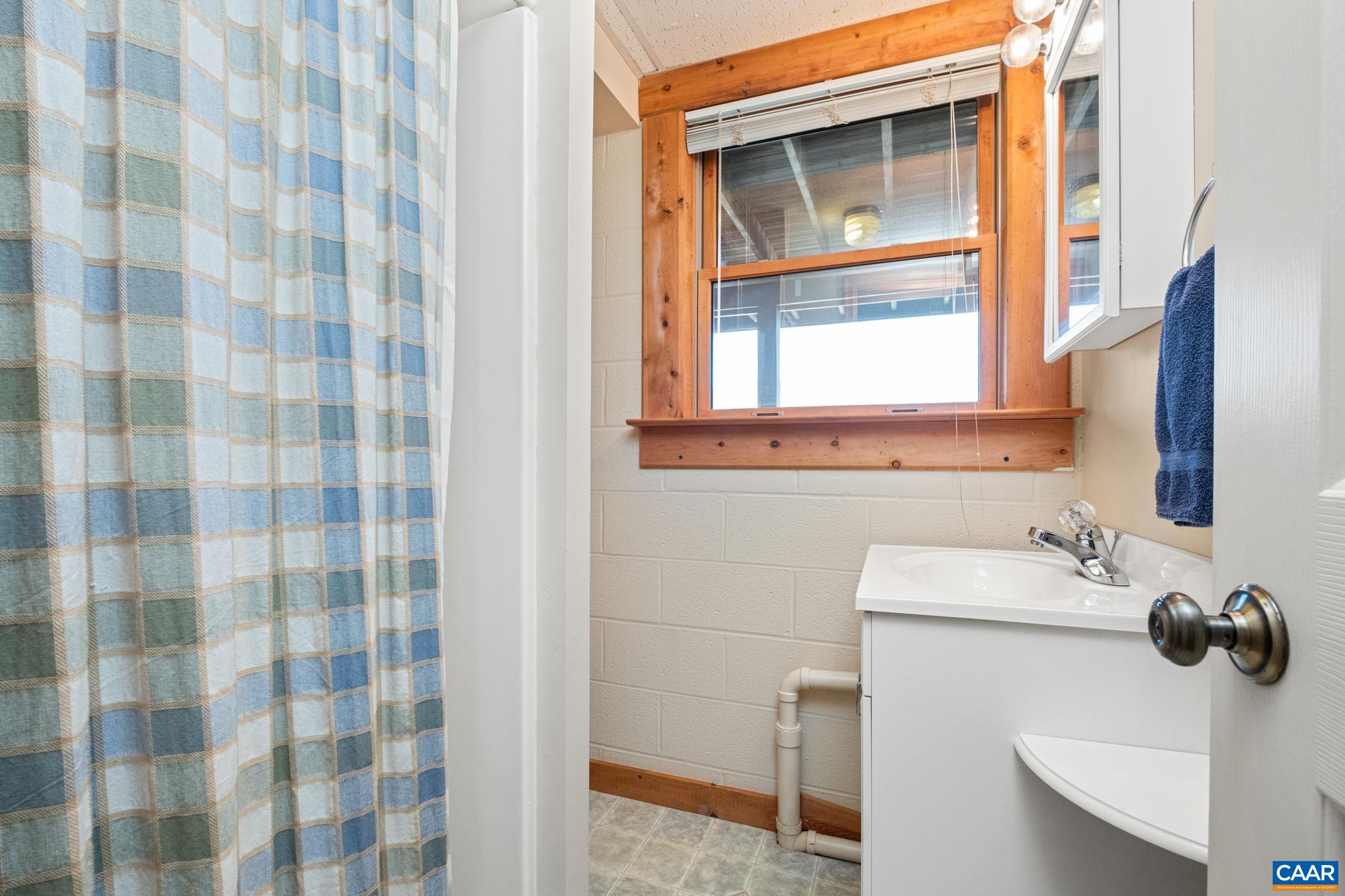 6 OLD ORCHARD LN