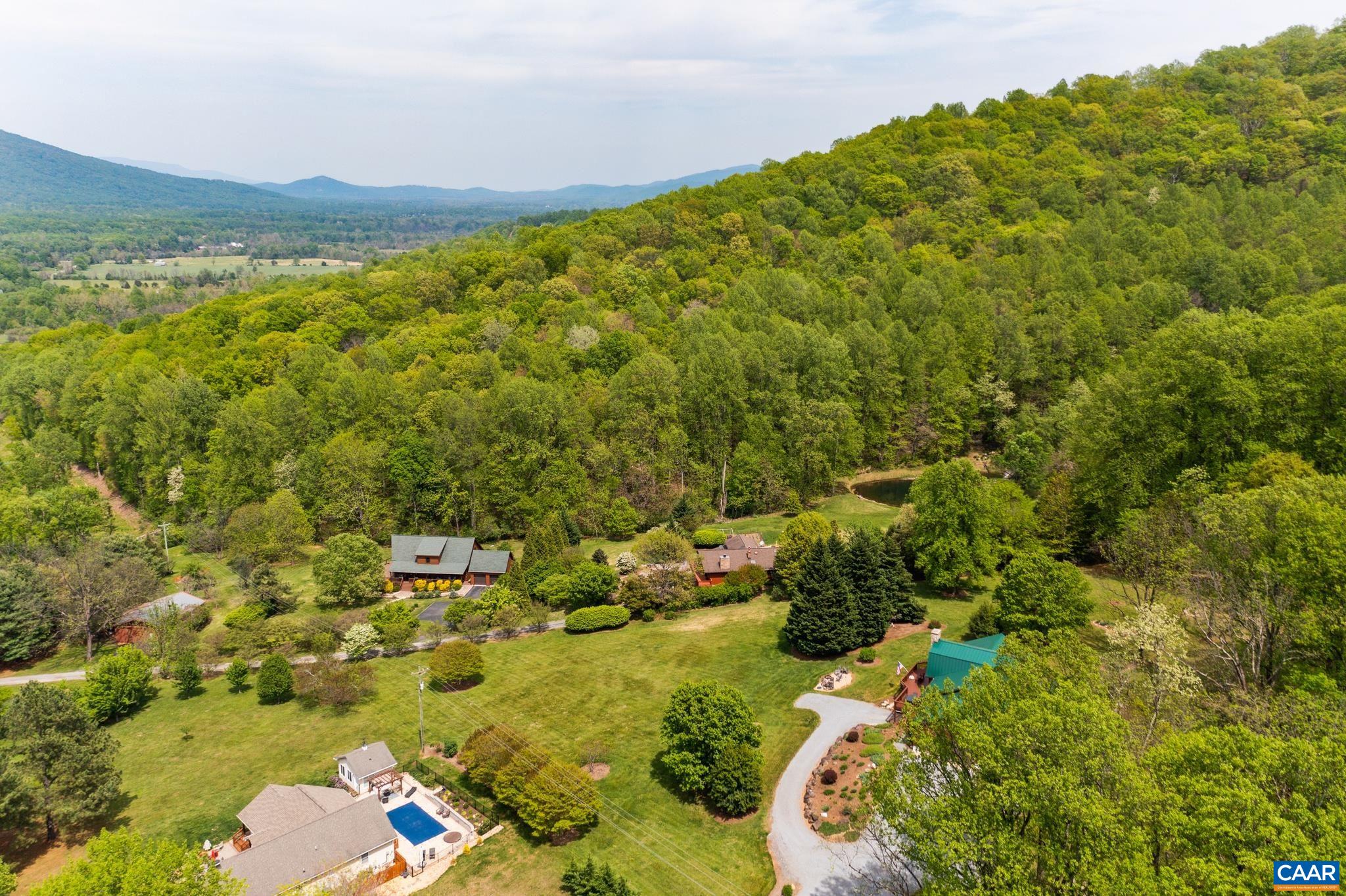 6 OLD ORCHARD LN