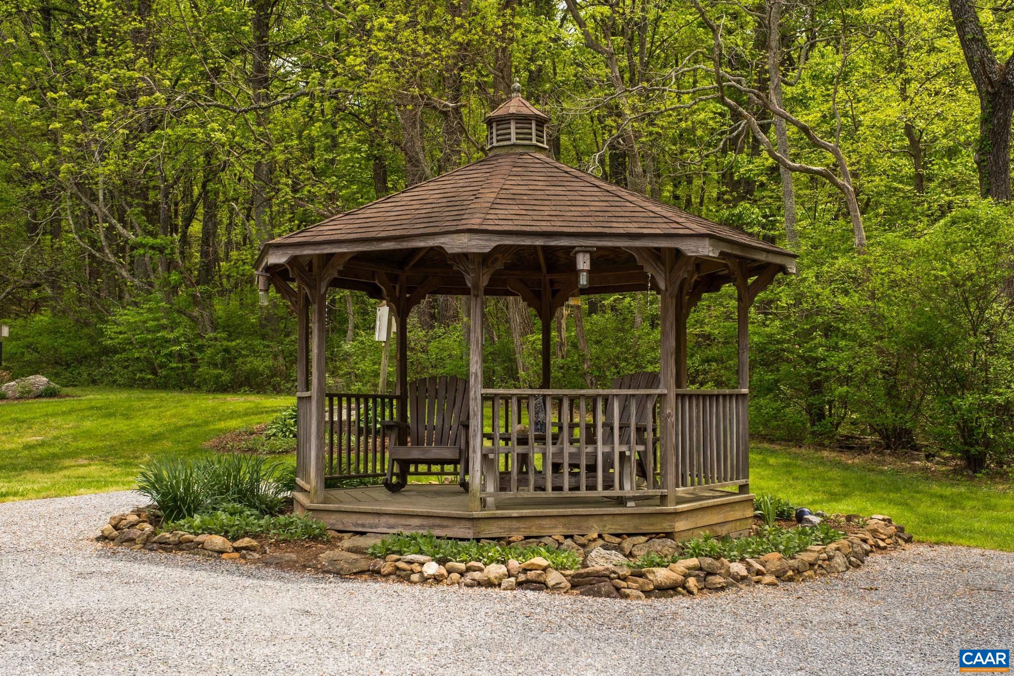 6 OLD ORCHARD LN