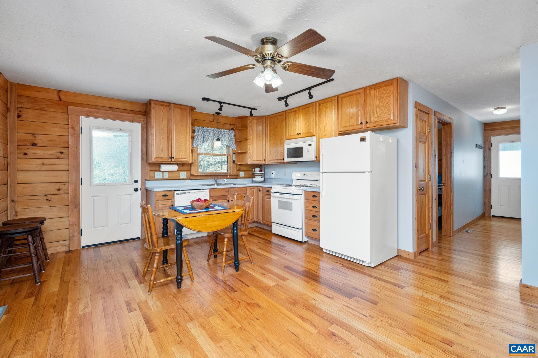 6 OLD ORCHARD LN