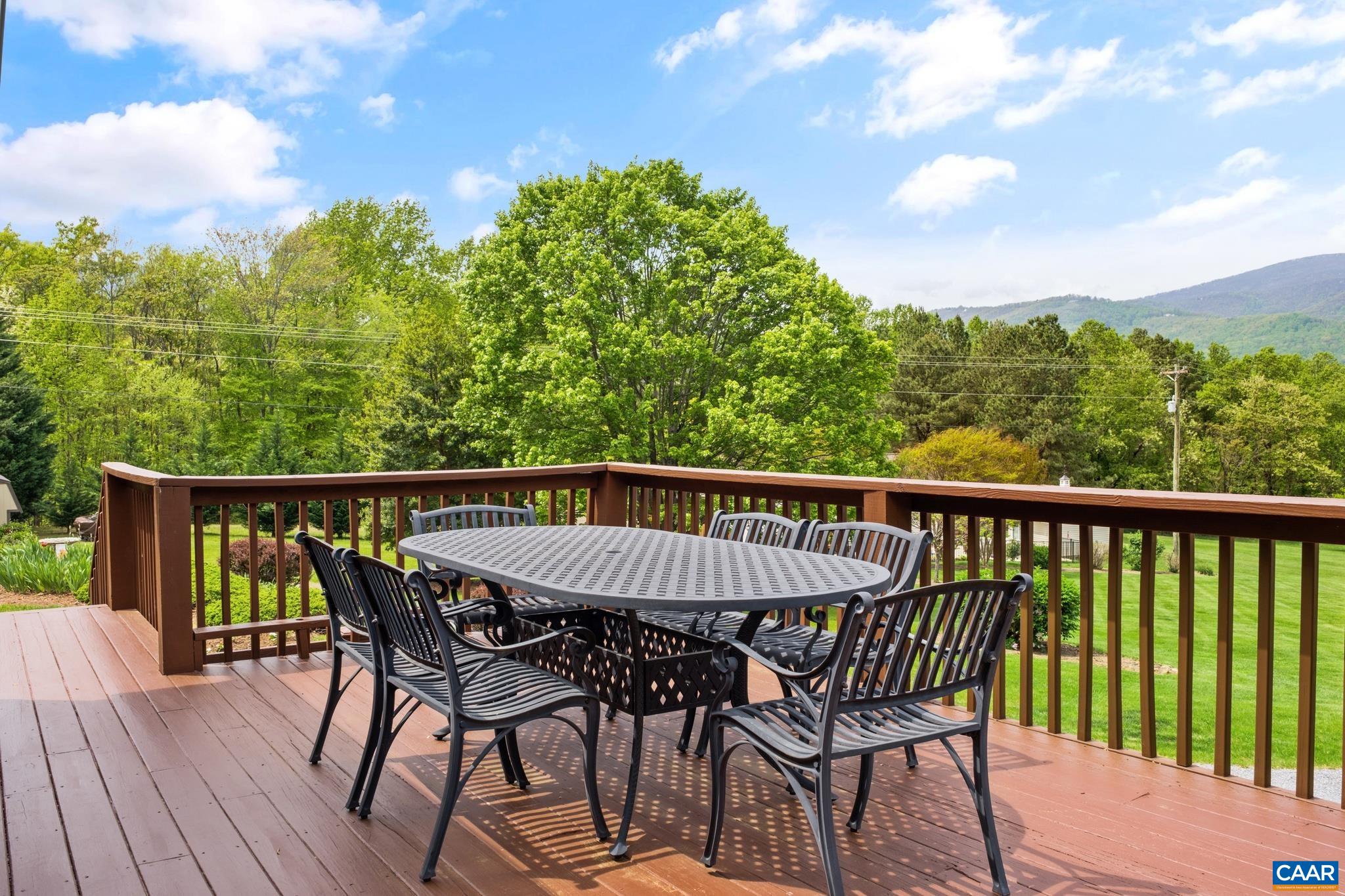 6 OLD ORCHARD LN
