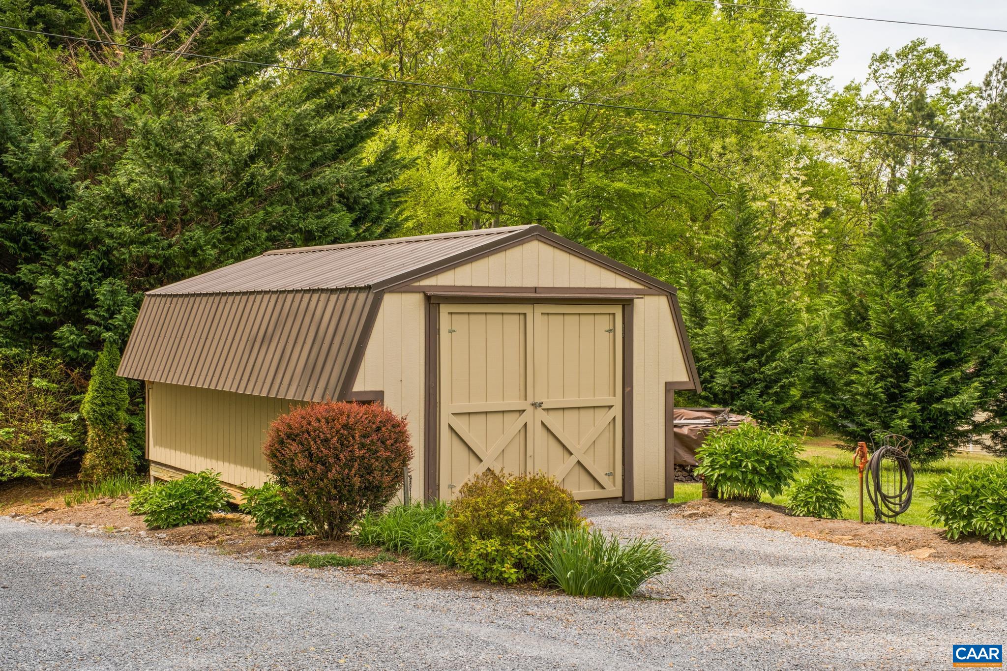 6 OLD ORCHARD LN