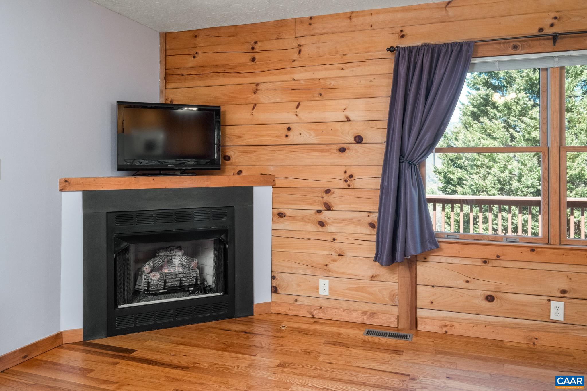 6 OLD ORCHARD LN