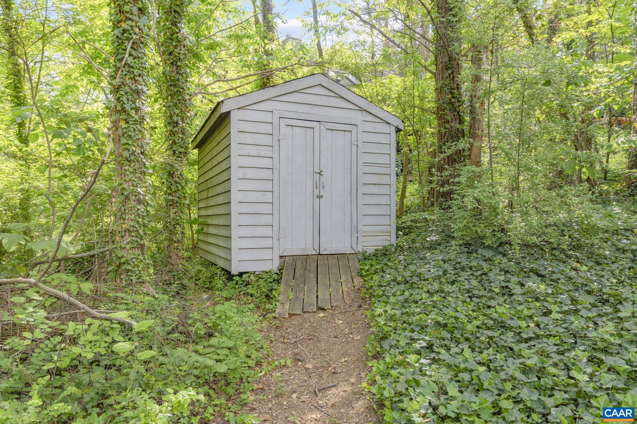 104 BOULDER SPRING CT