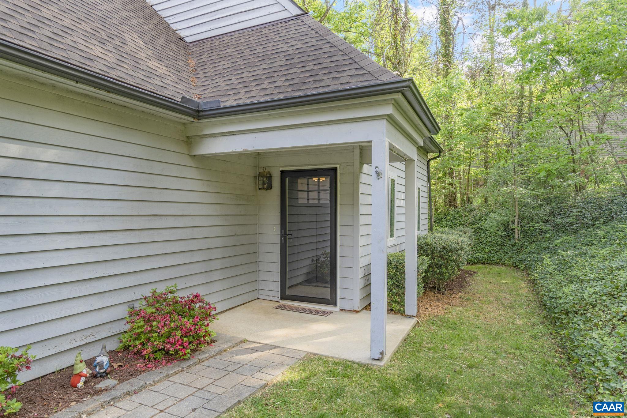 104 BOULDER SPRING CT