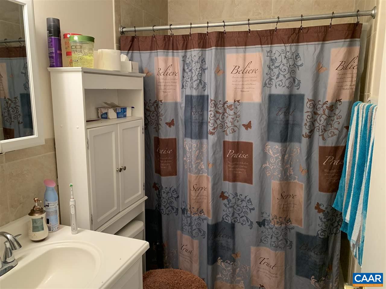 140 HESSIAN HILLS CIR Unit: 4