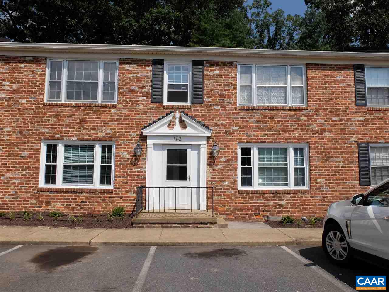 140 HESSIAN HILLS CIR Unit: 4