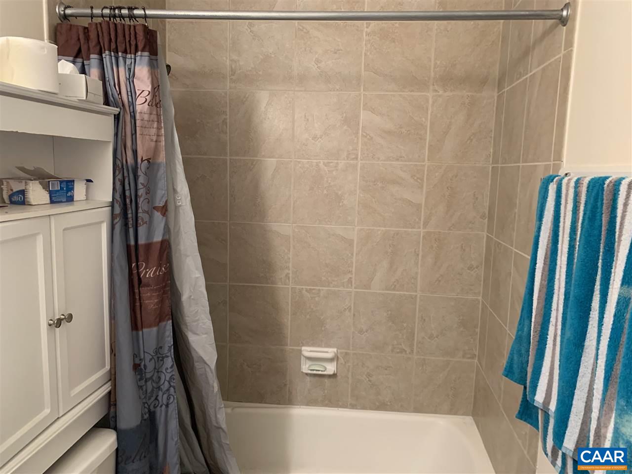 140 HESSIAN HILLS CIR Unit: 4