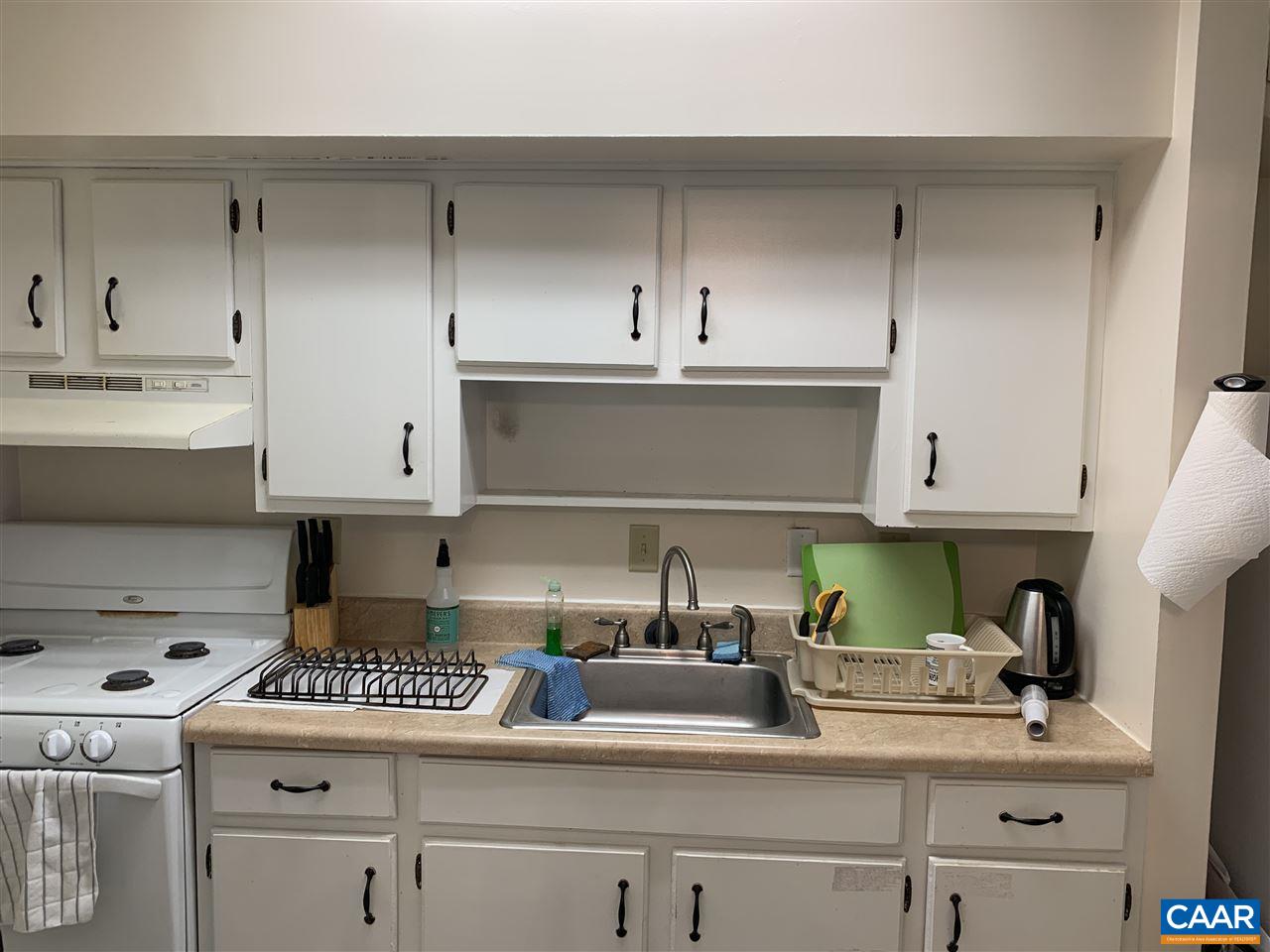 140 HESSIAN HILLS CIR Unit: 4
