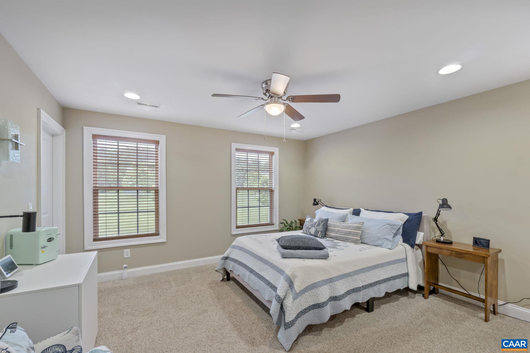 504 GLEN CIR