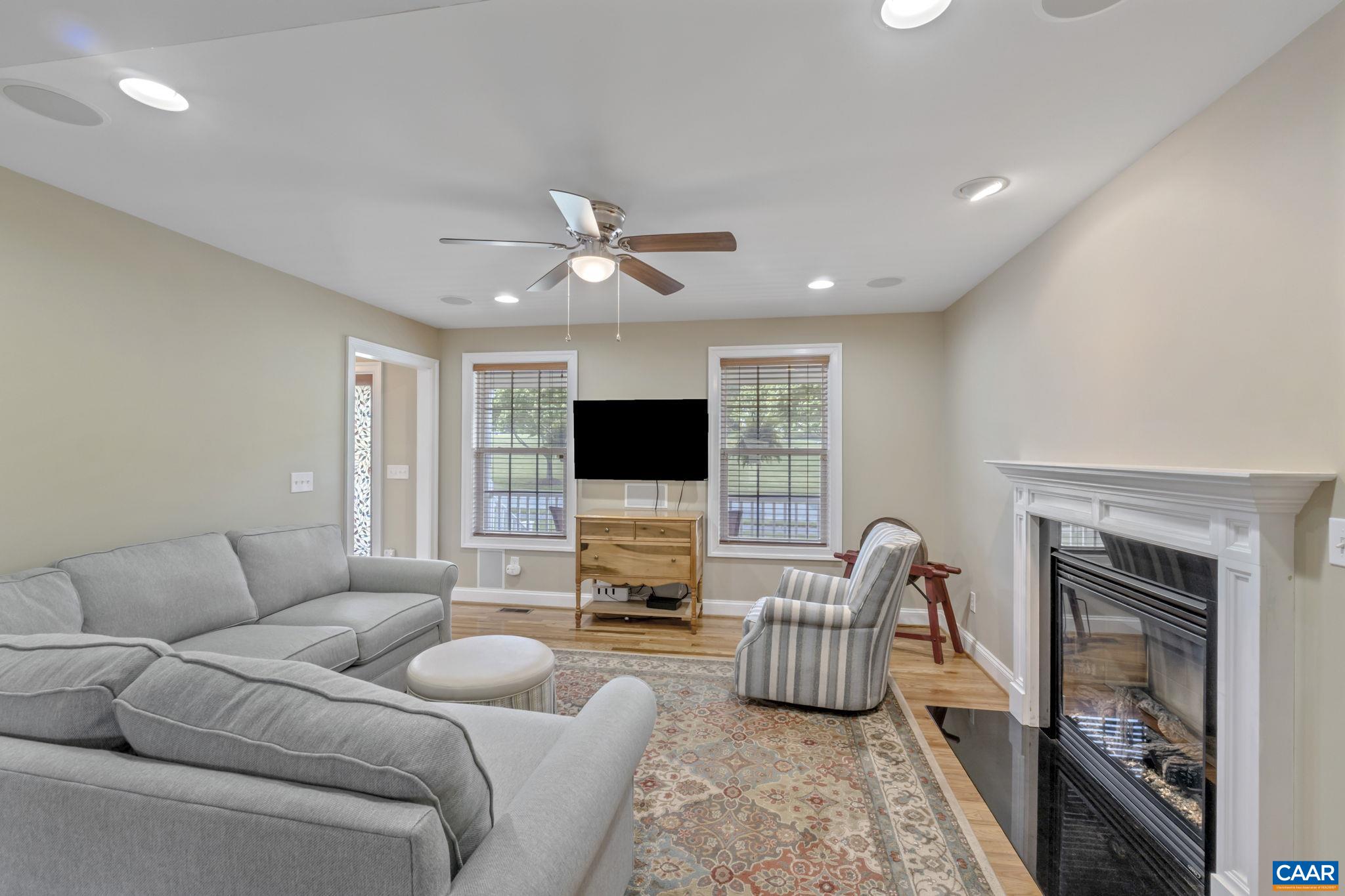 504 GLEN CIR