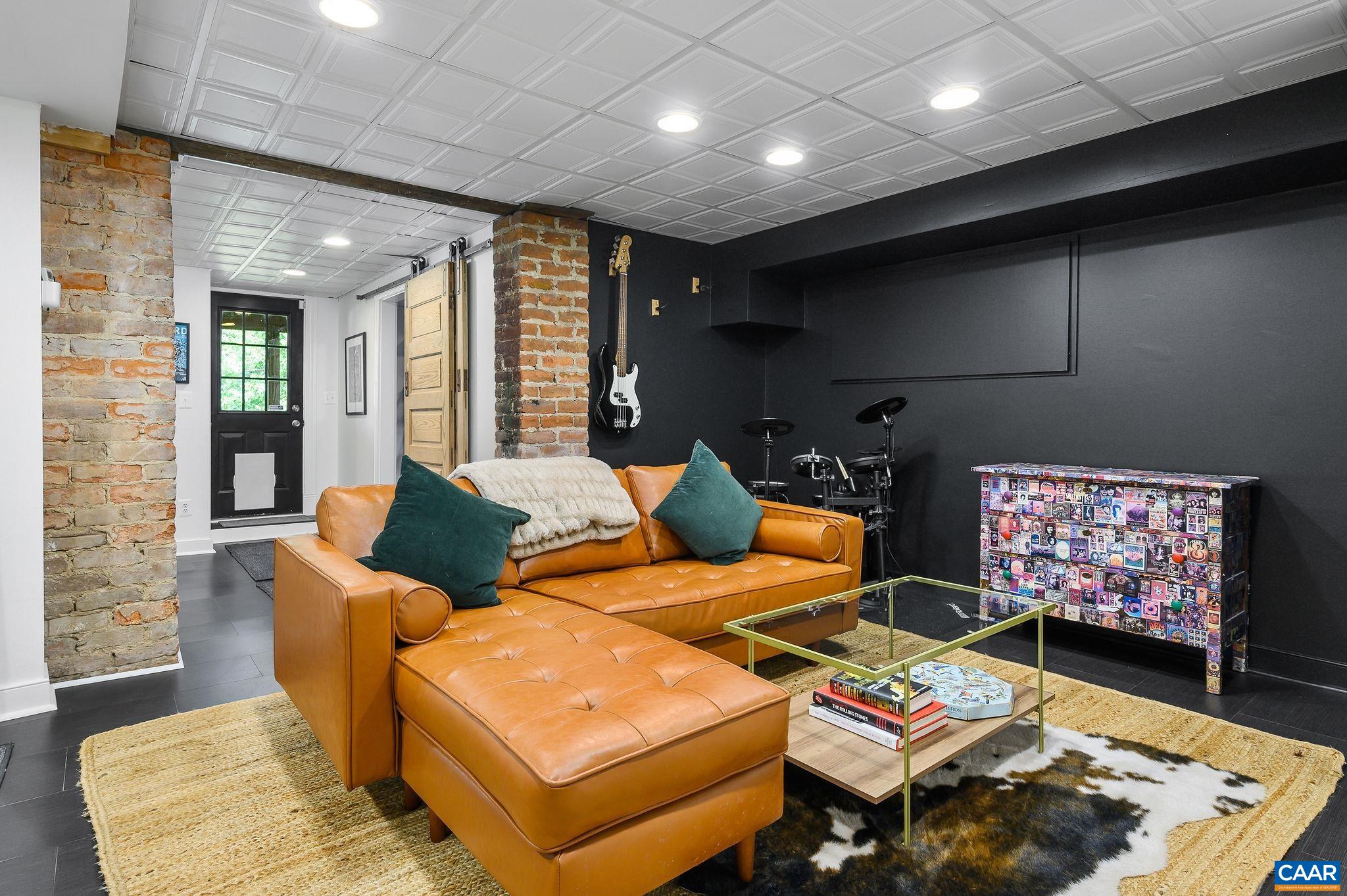 513 AVON ST