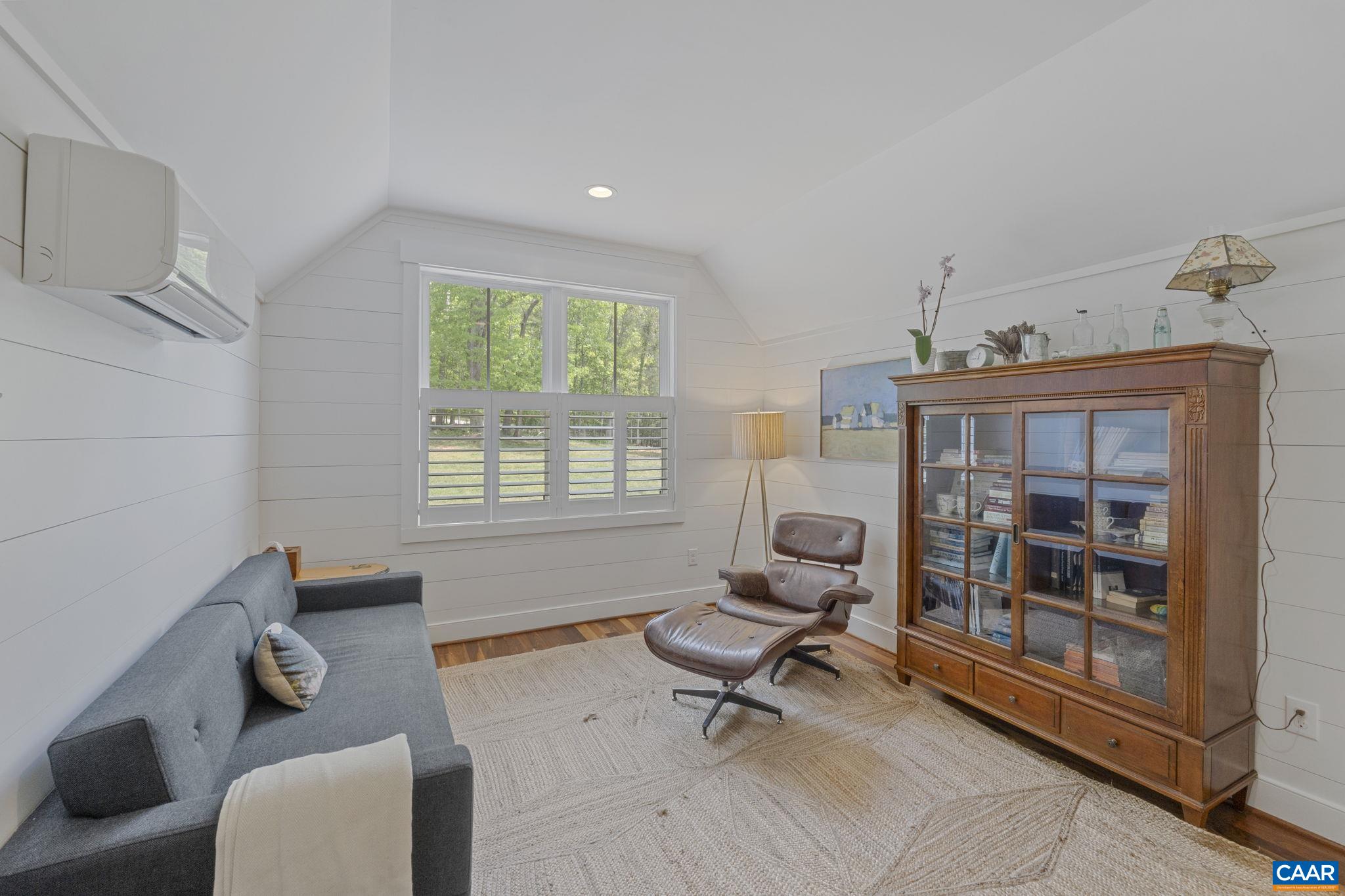 1932 FOX RUN LN