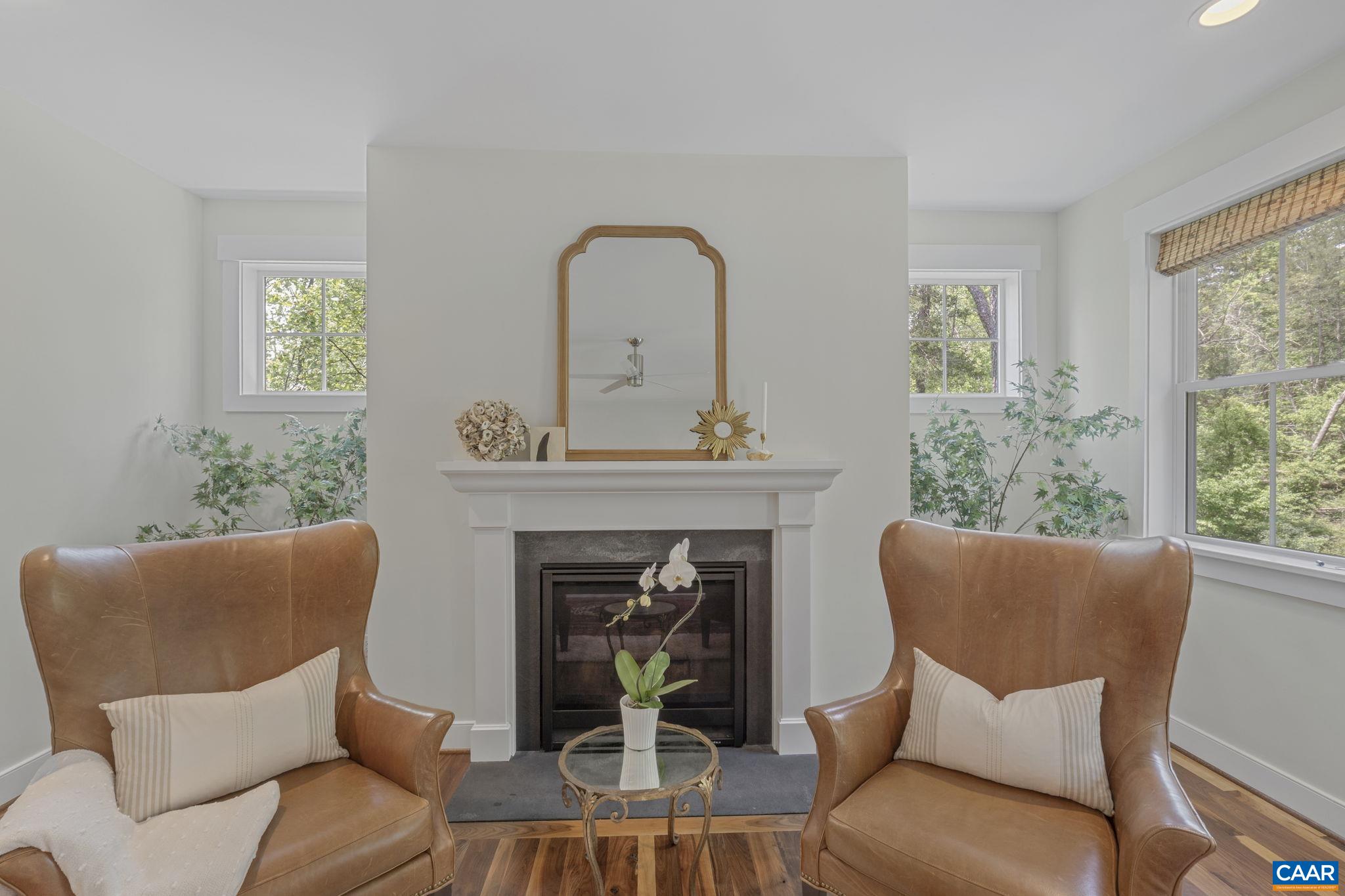 1932 FOX RUN LN