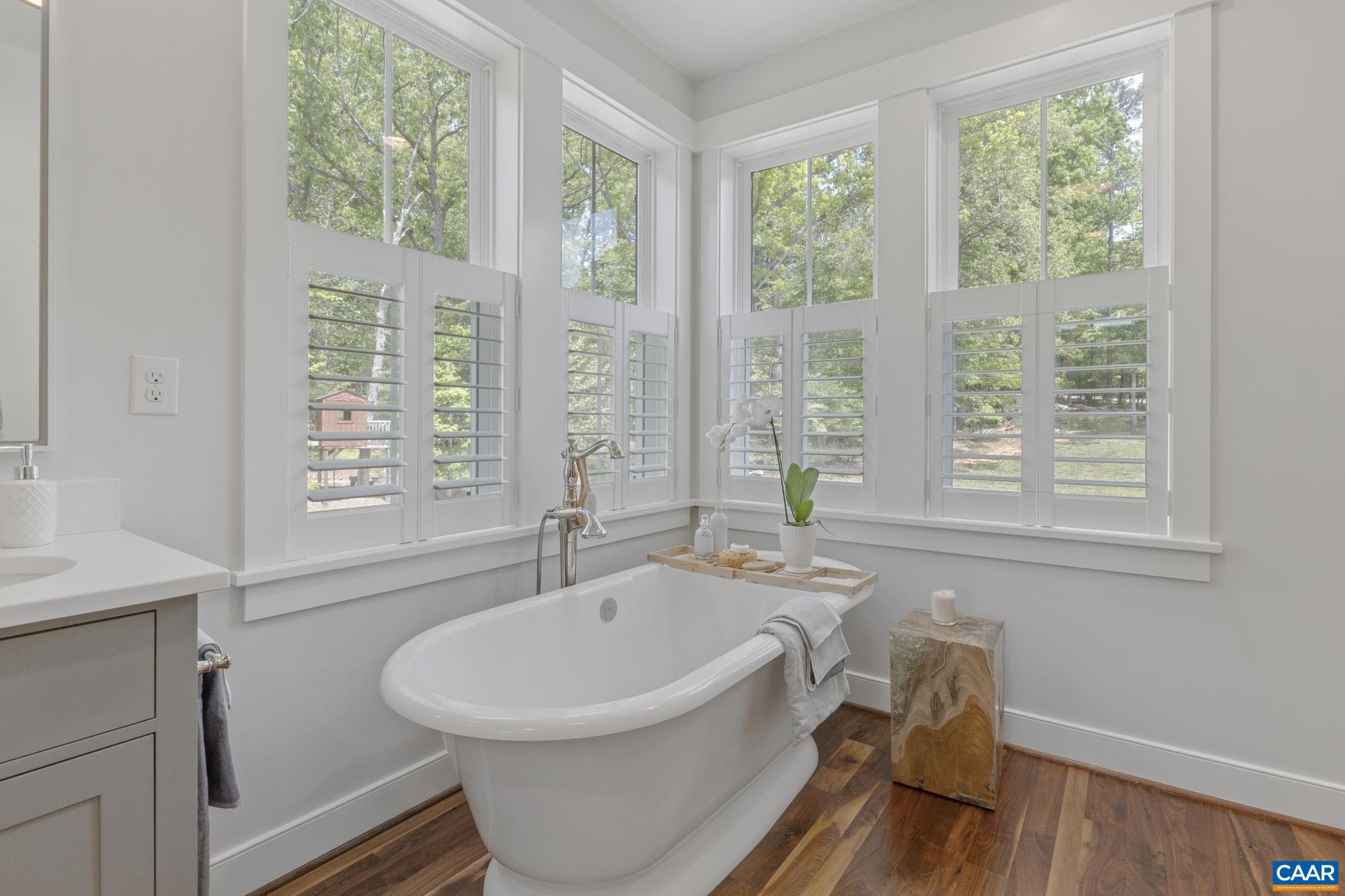 1932 FOX RUN LN
