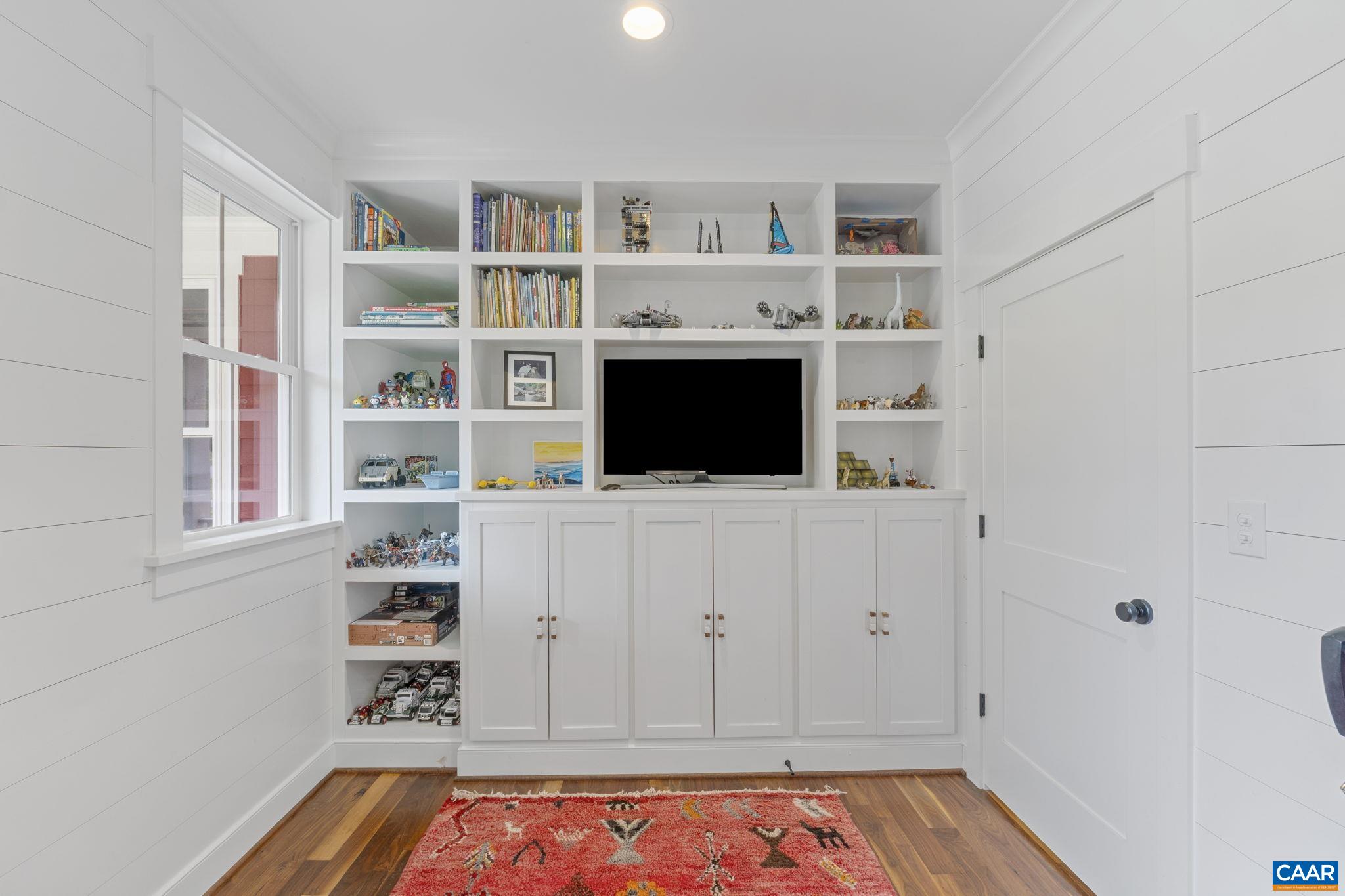 1932 FOX RUN LN