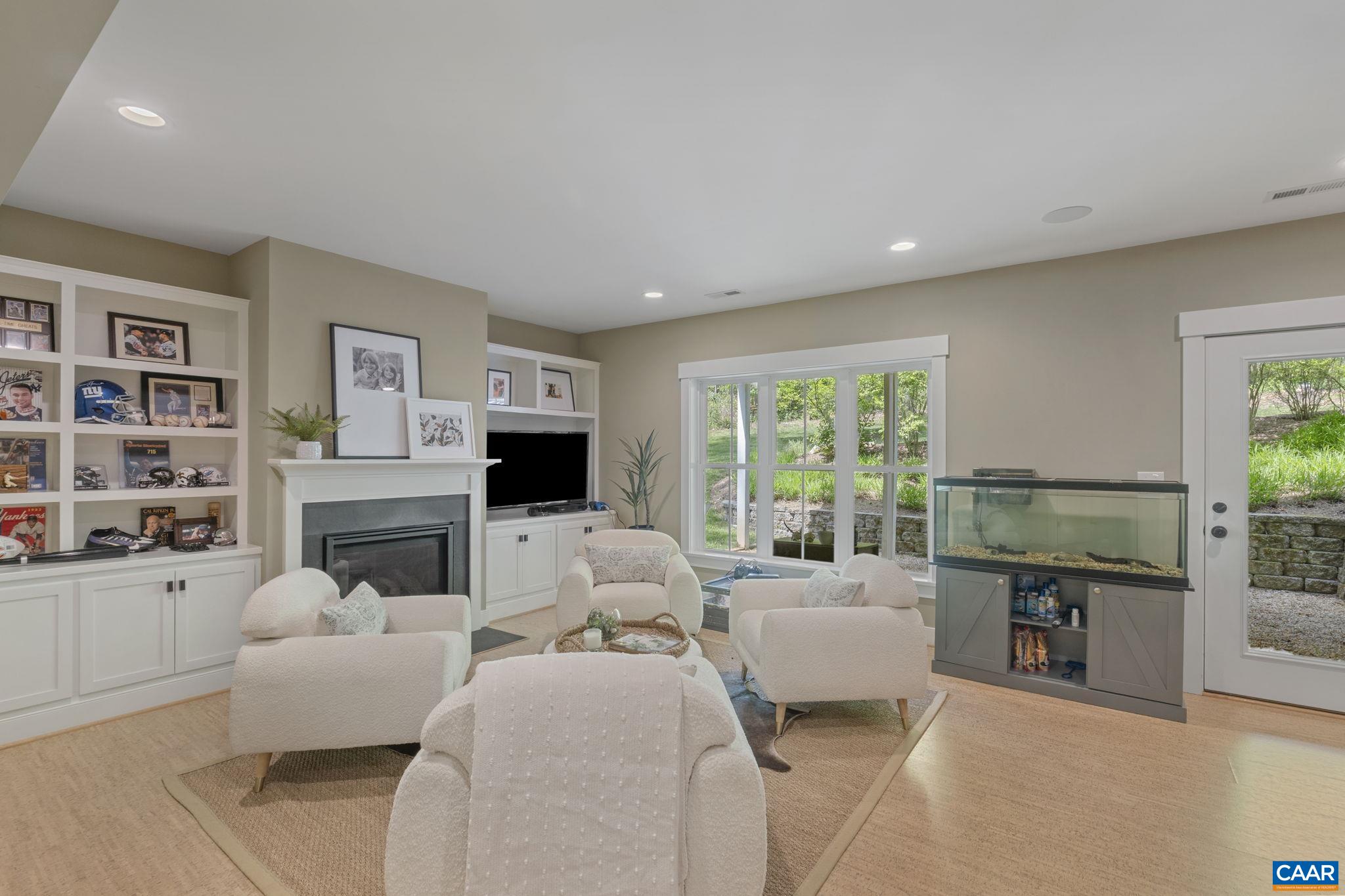 1932 FOX RUN LN