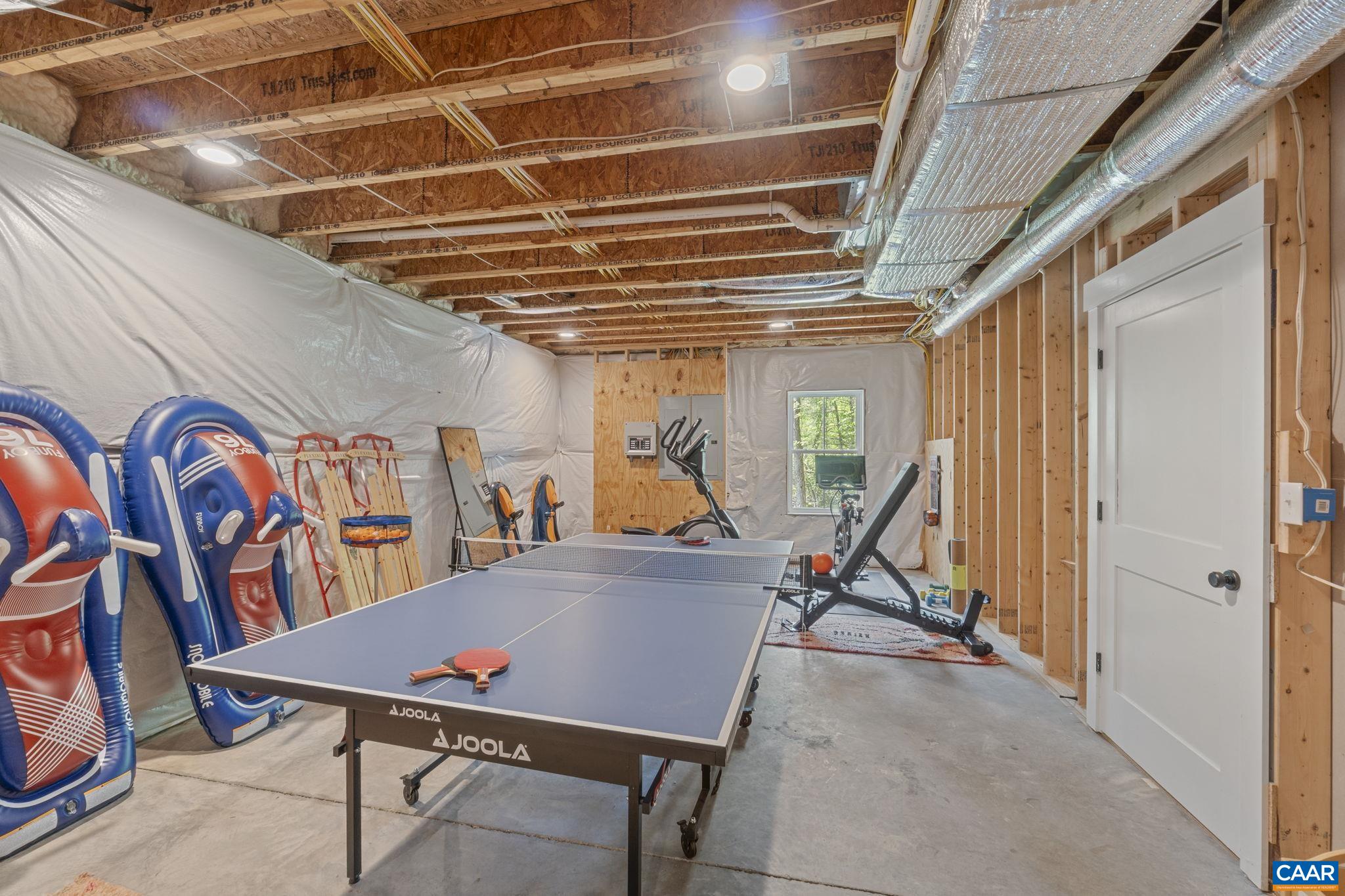 1932 FOX RUN LN