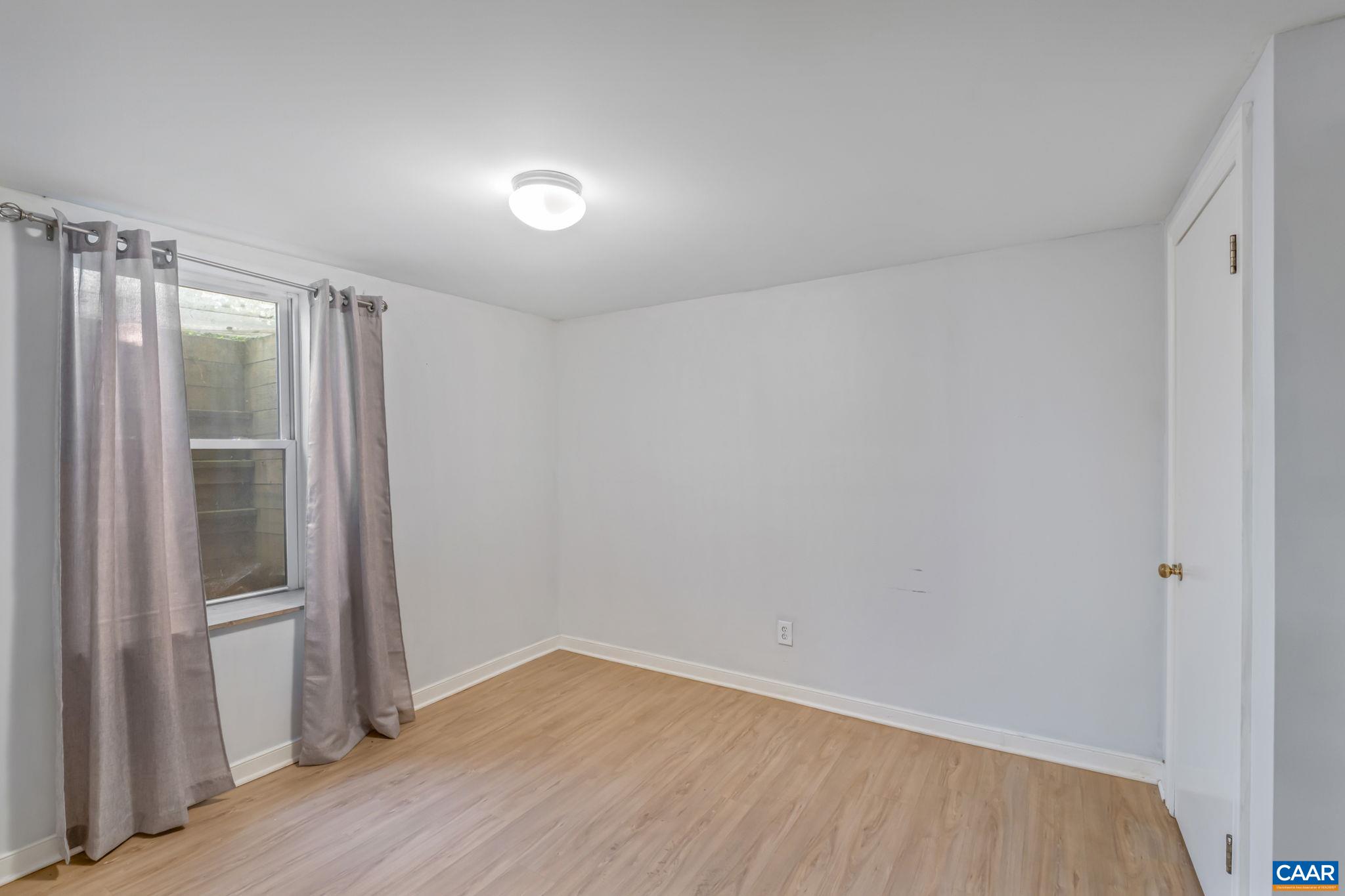 1221 GREENWAY RD