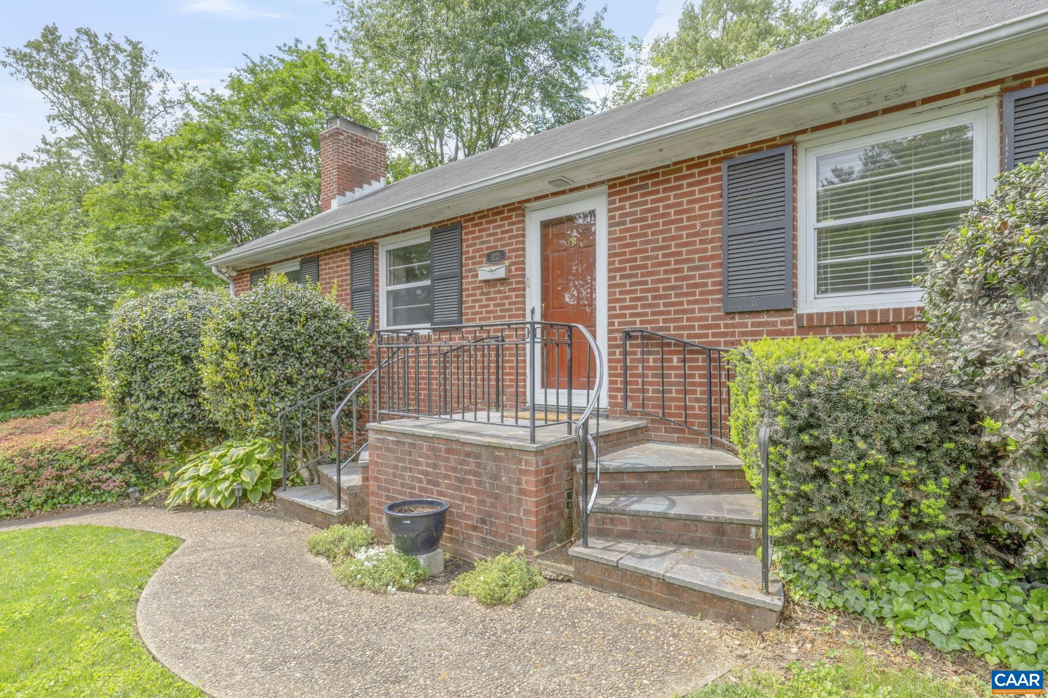 1221 GREENWAY RD