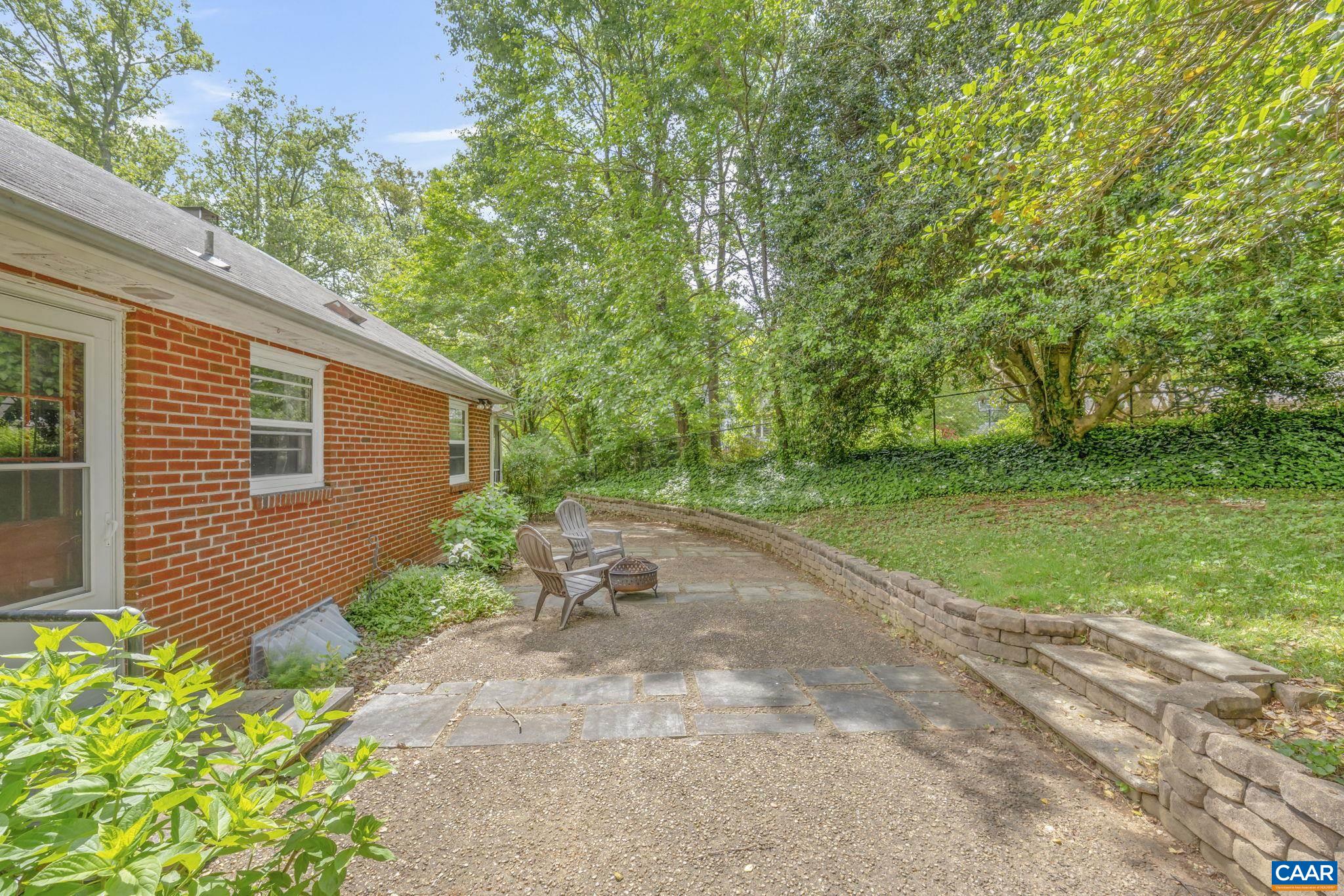 1221 GREENWAY RD