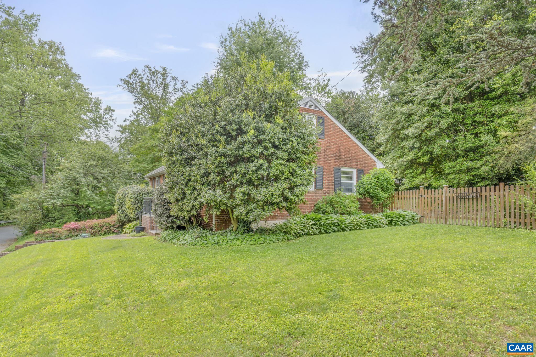 1221 GREENWAY RD