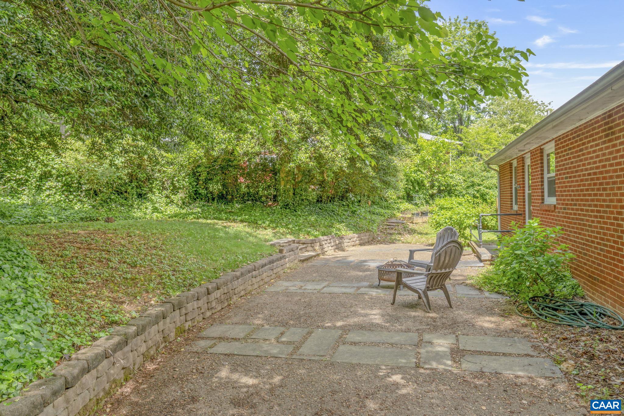 1221 GREENWAY RD