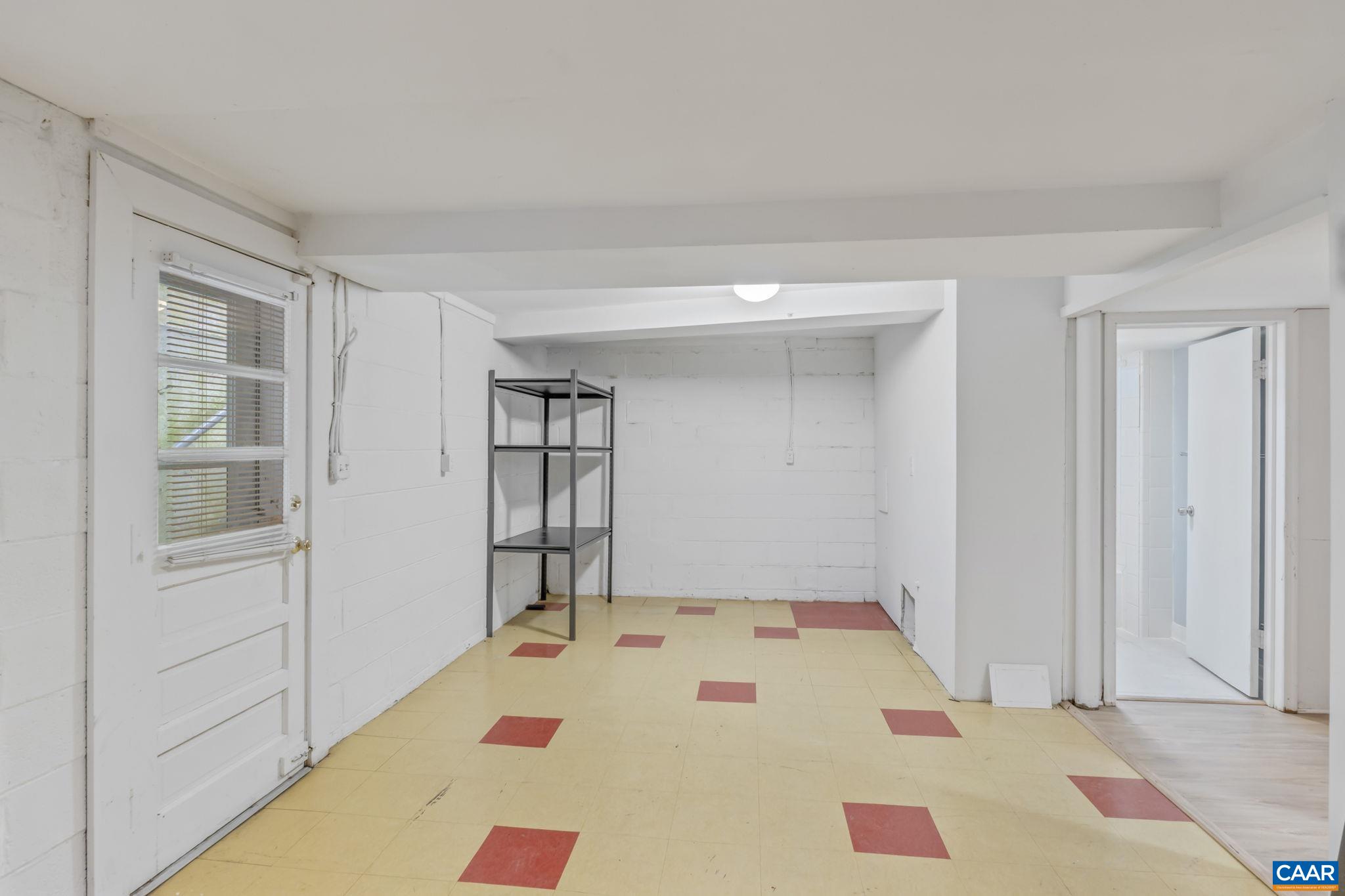 1221 GREENWAY RD