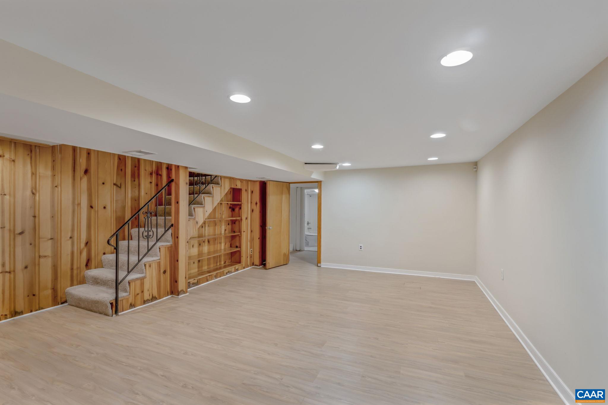 1221 GREENWAY RD