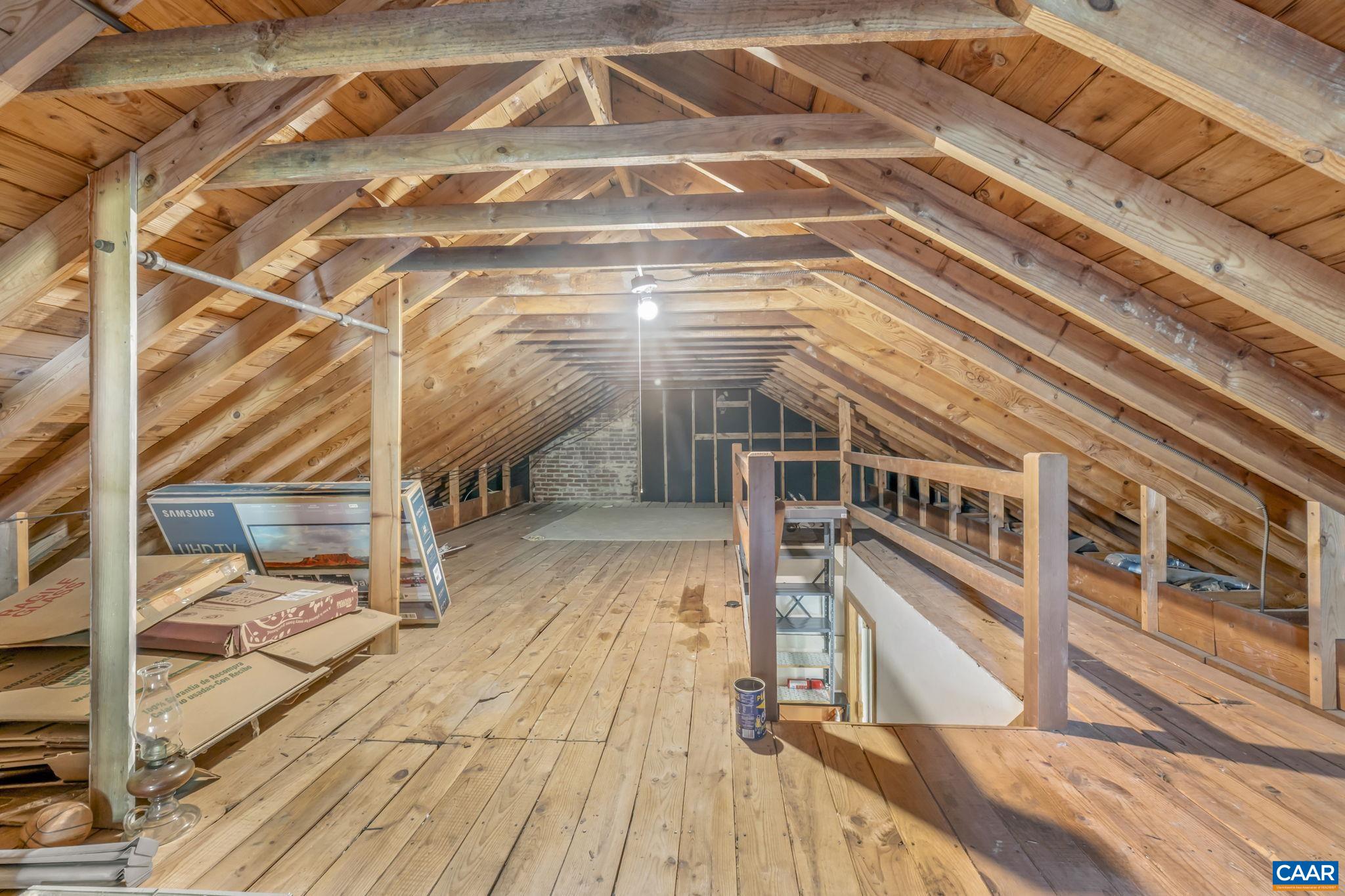 1221 GREENWAY RD