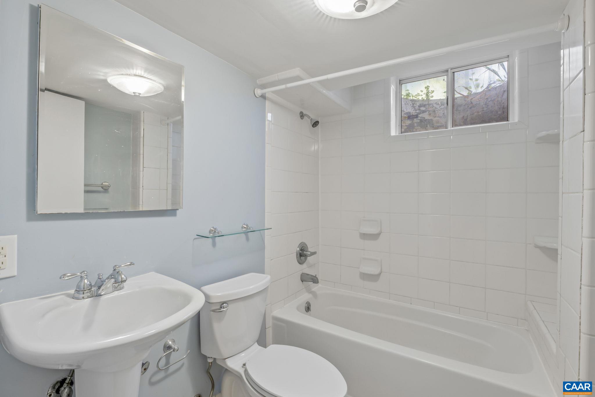 1221 GREENWAY RD