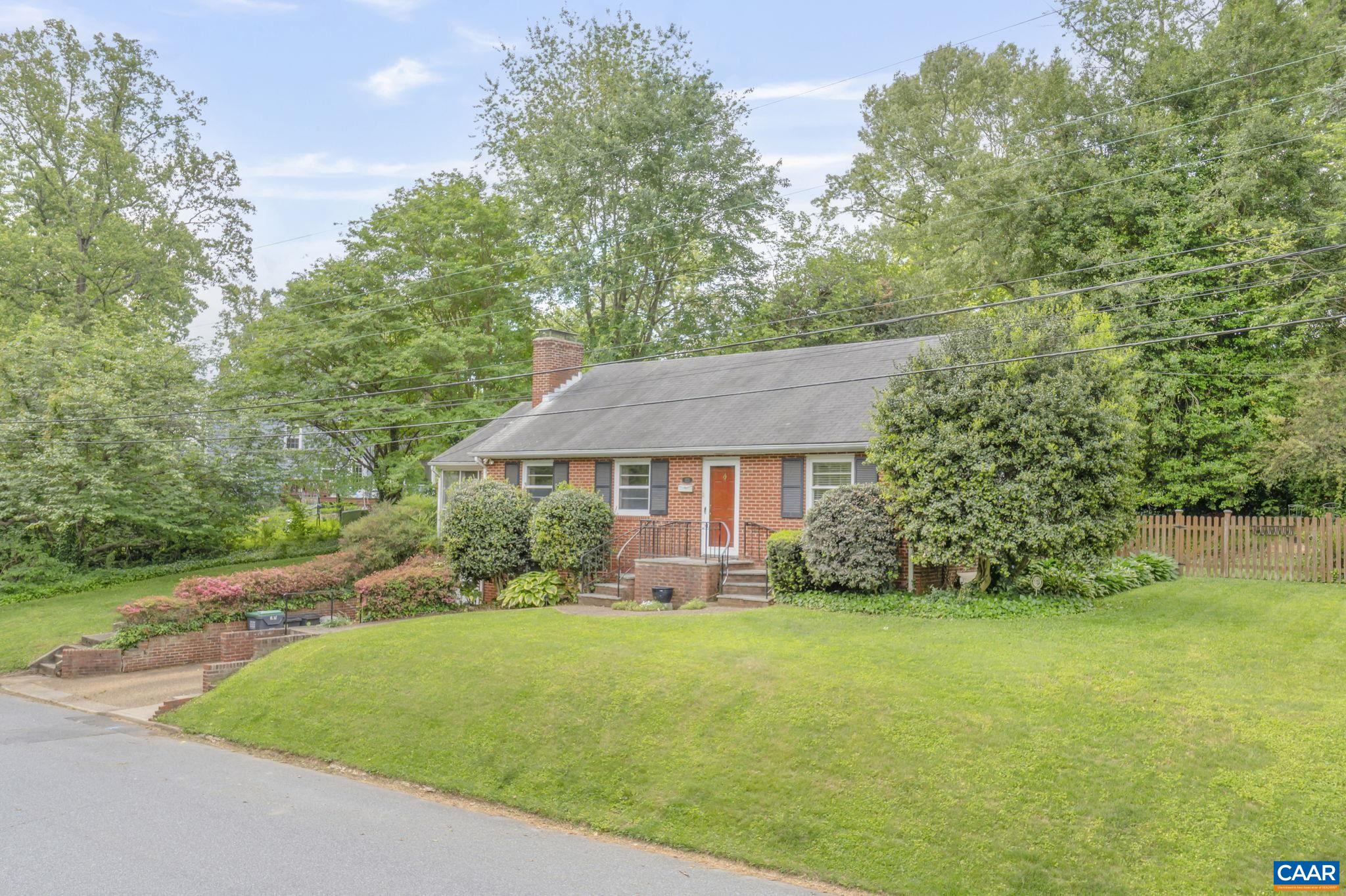 1221 GREENWAY RD