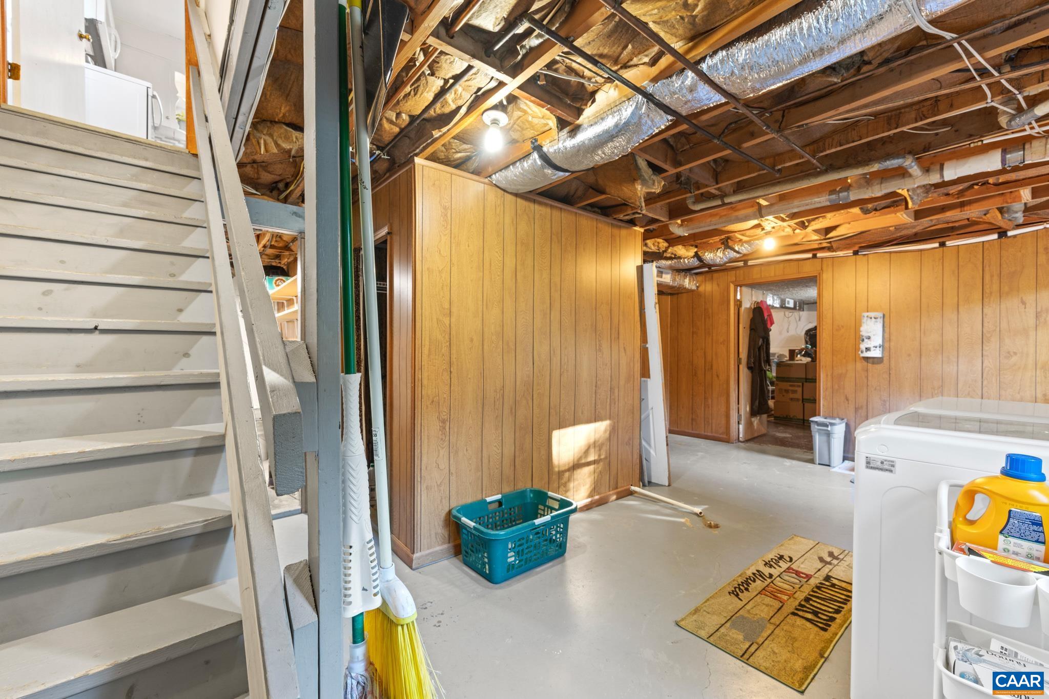580 LOCUST LN