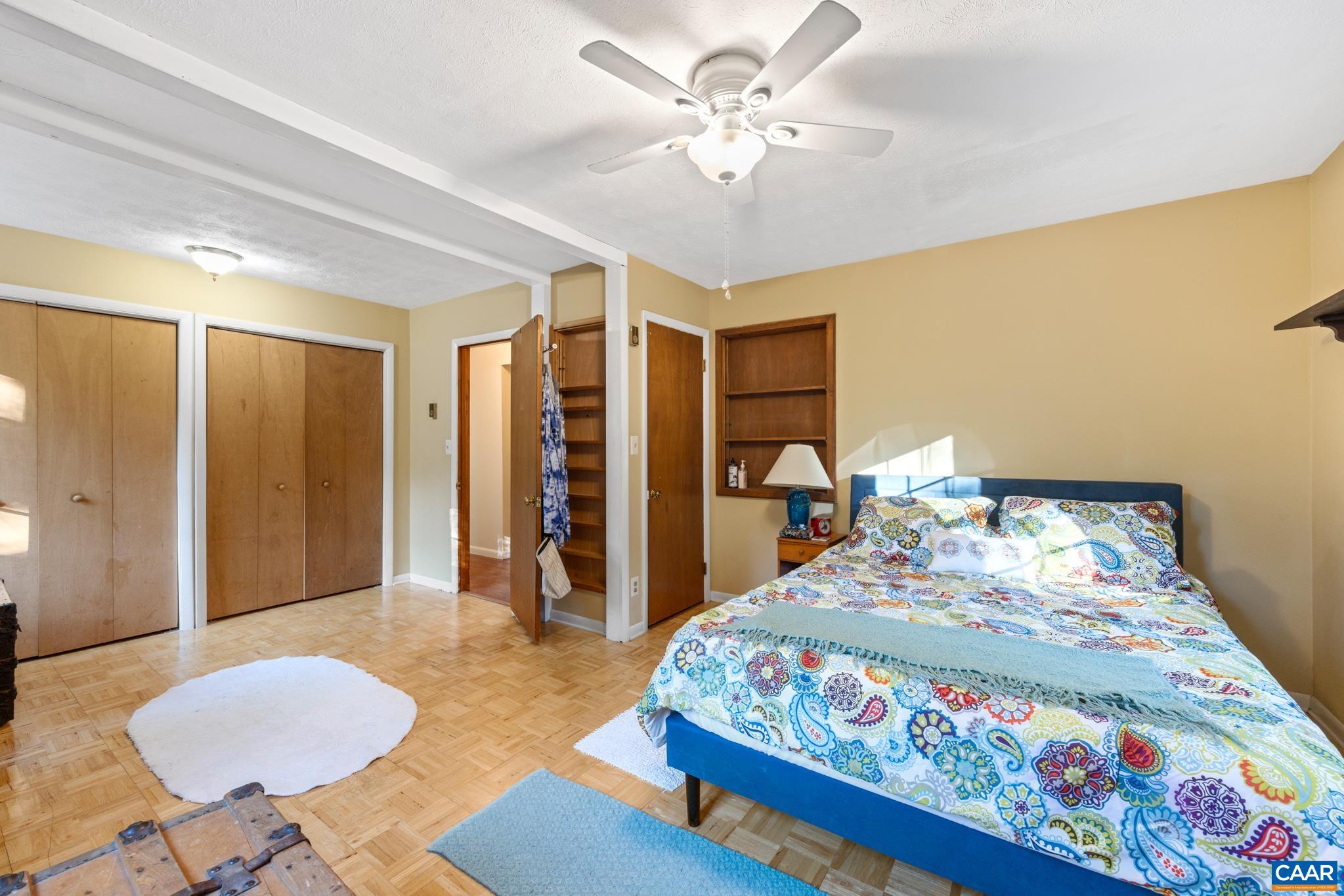 580 LOCUST LN