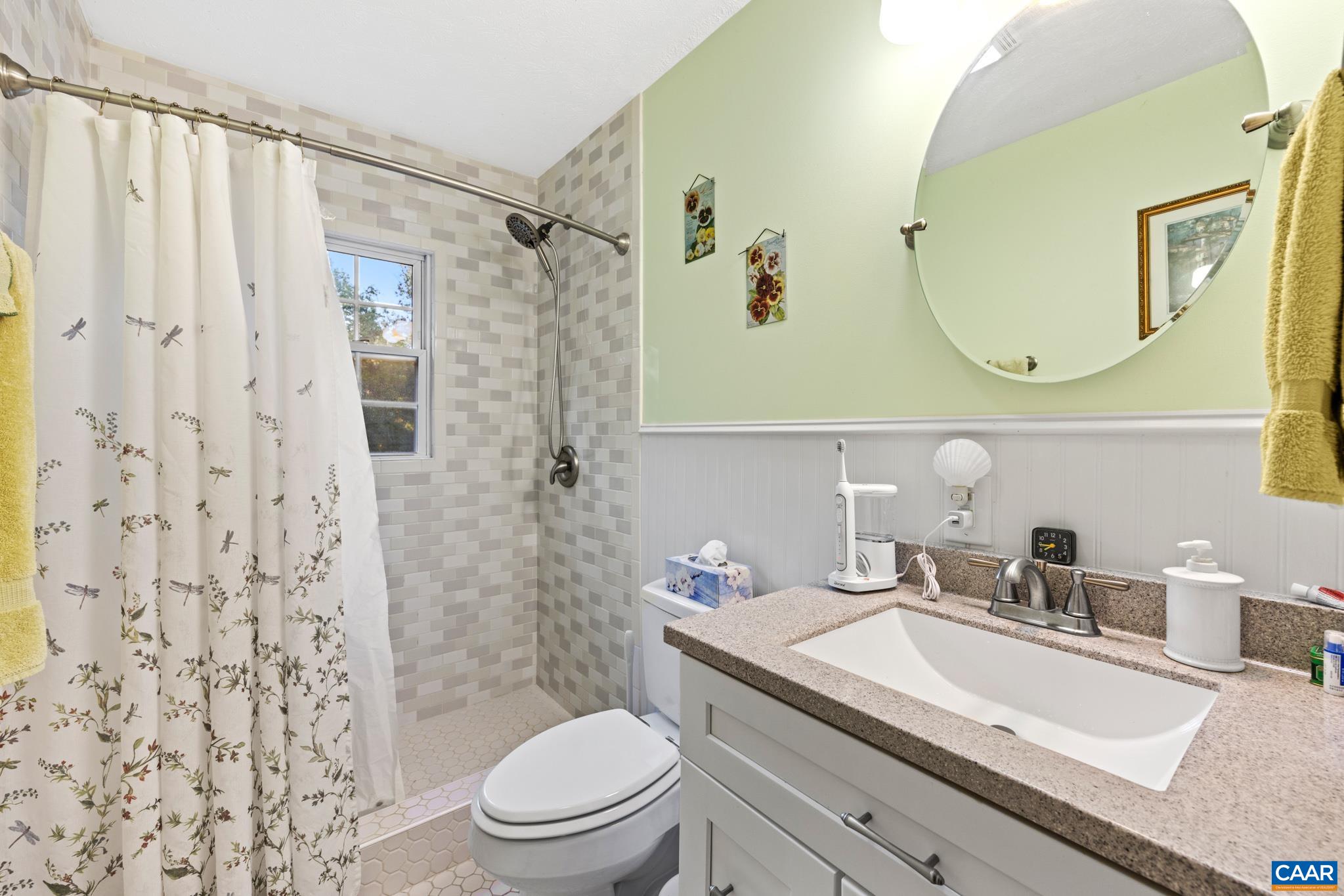 580 LOCUST LN