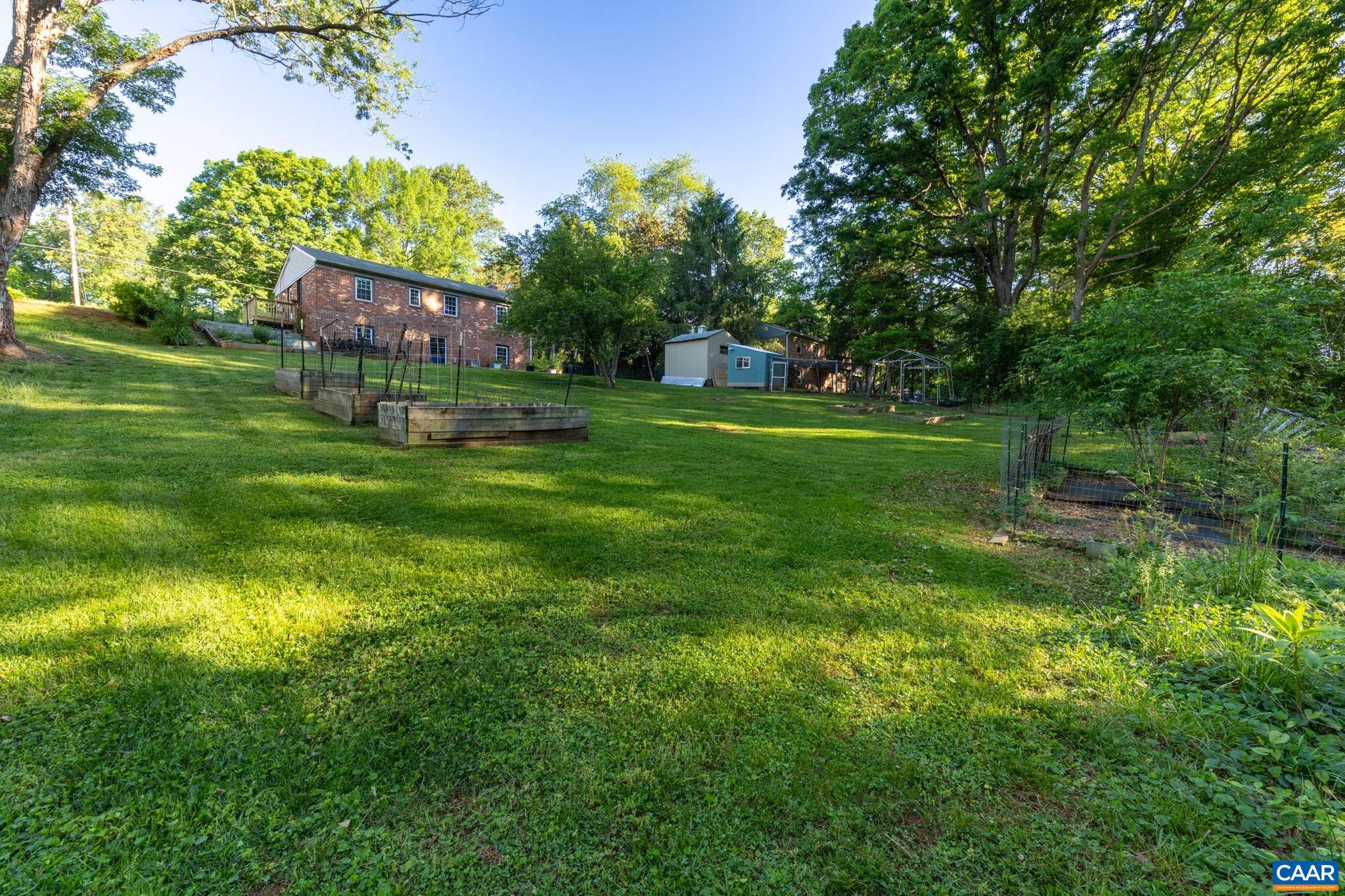 580 LOCUST LN