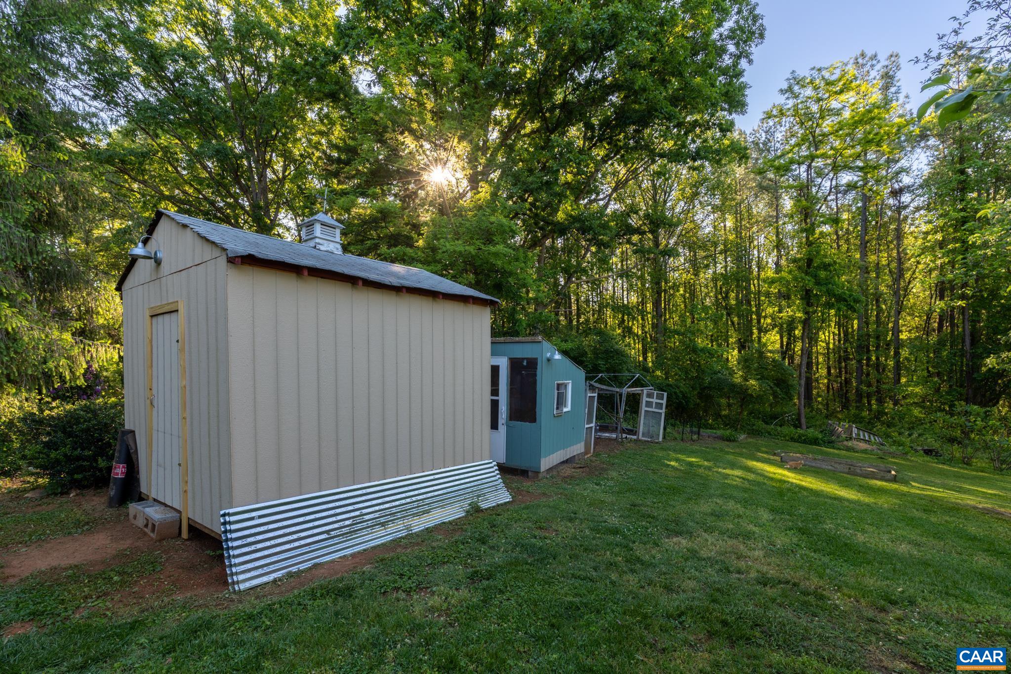 580 LOCUST LN