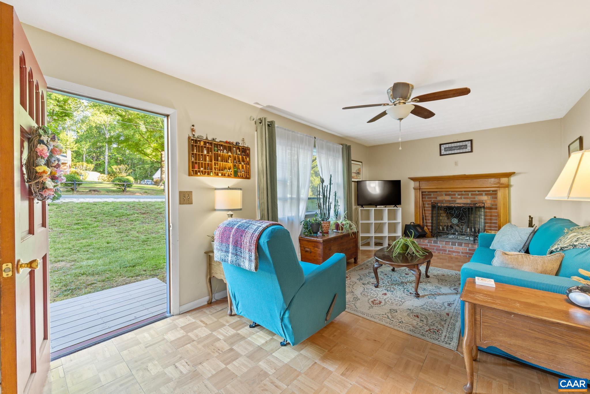 580 LOCUST LN