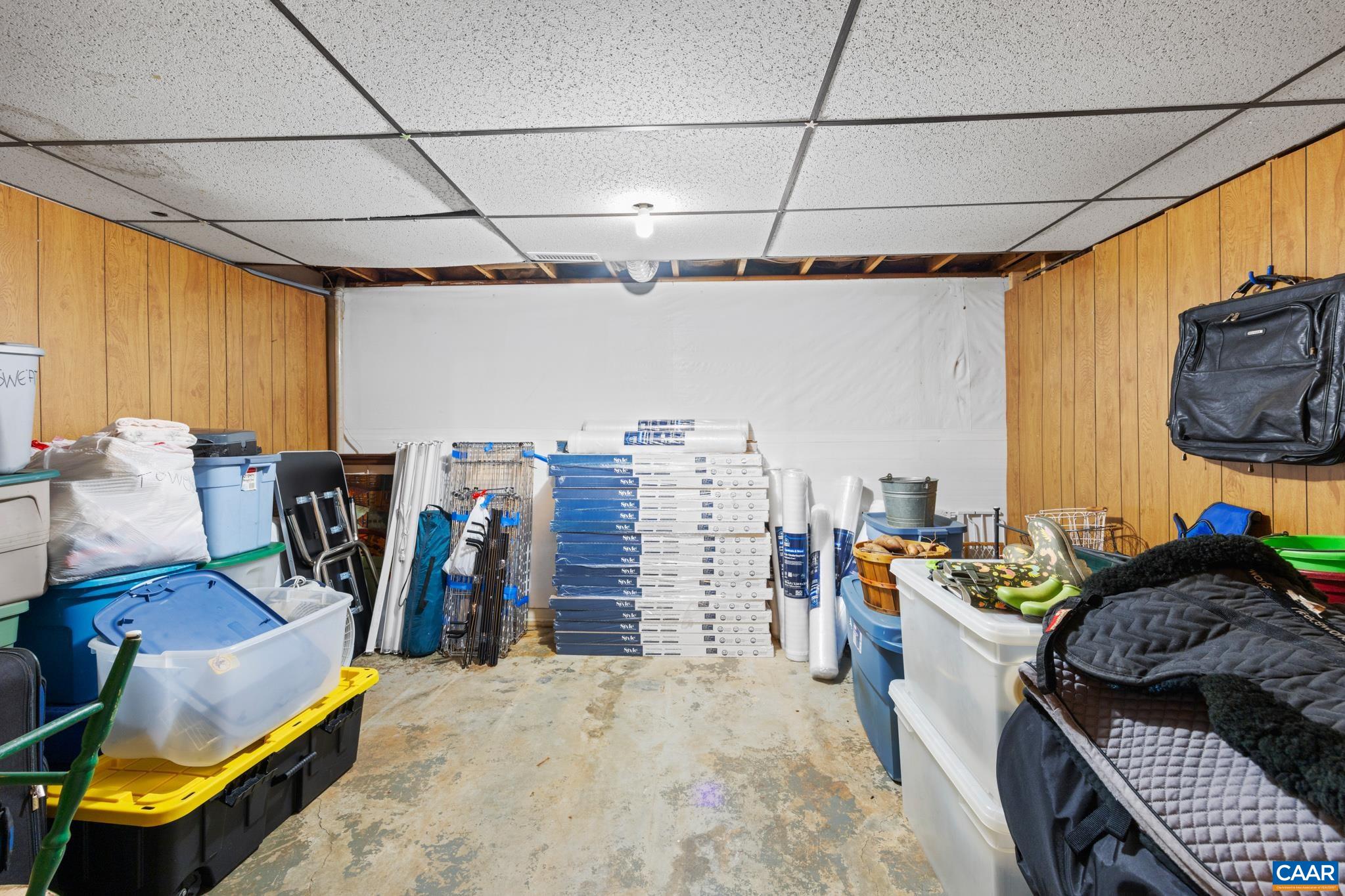 580 LOCUST LN