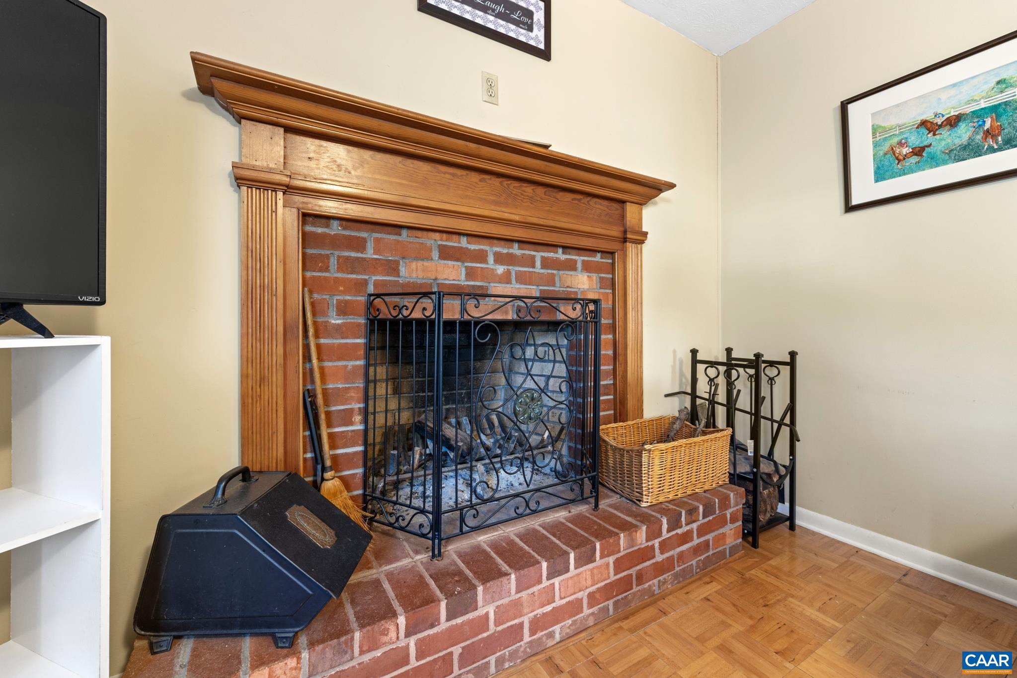 580 LOCUST LN