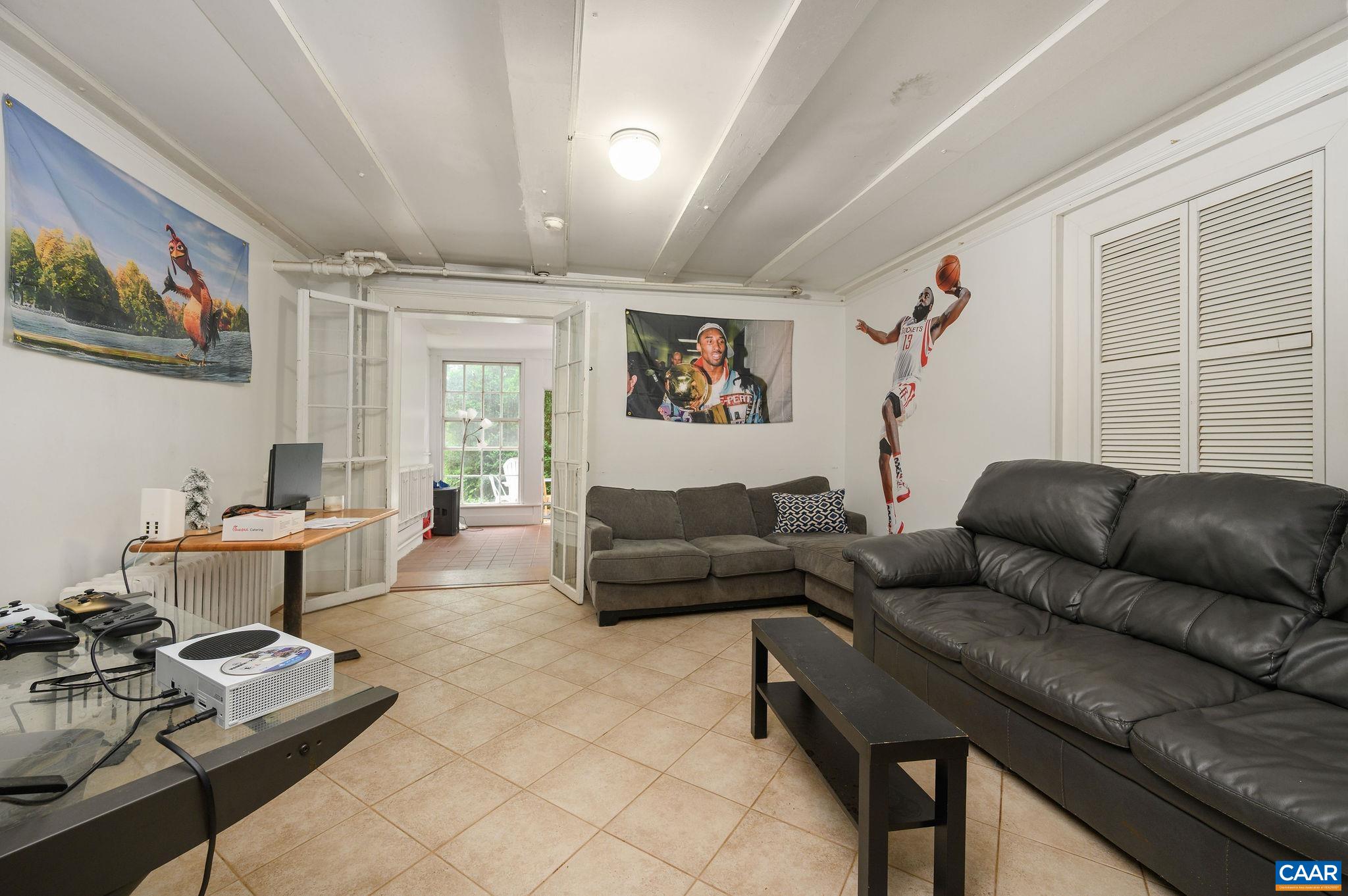 41 UNIVERSITY CIR