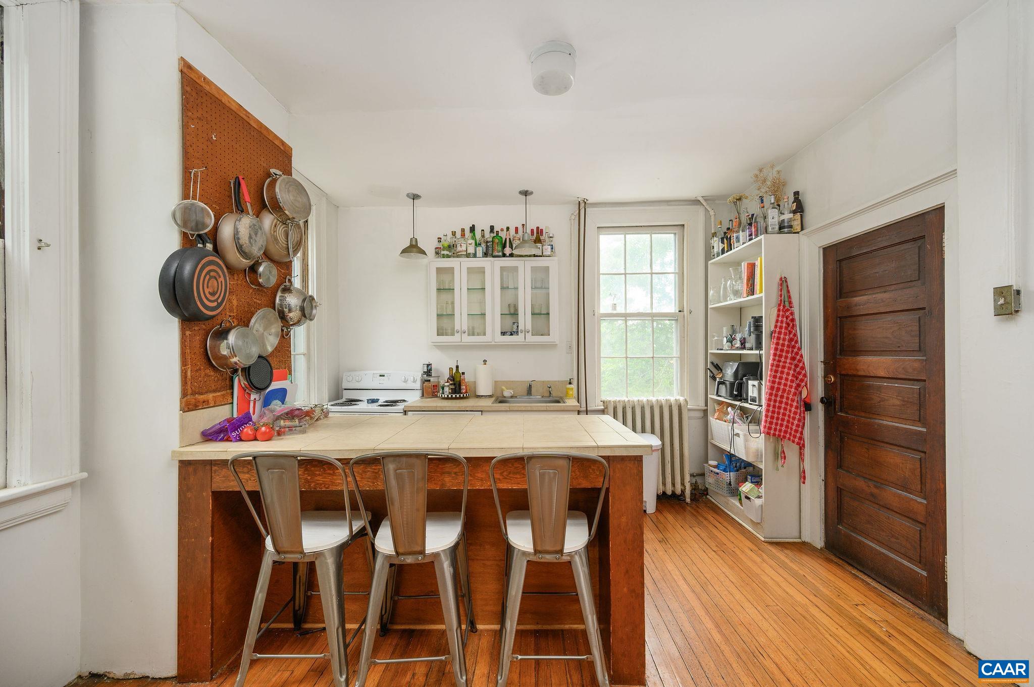 41 UNIVERSITY CIR