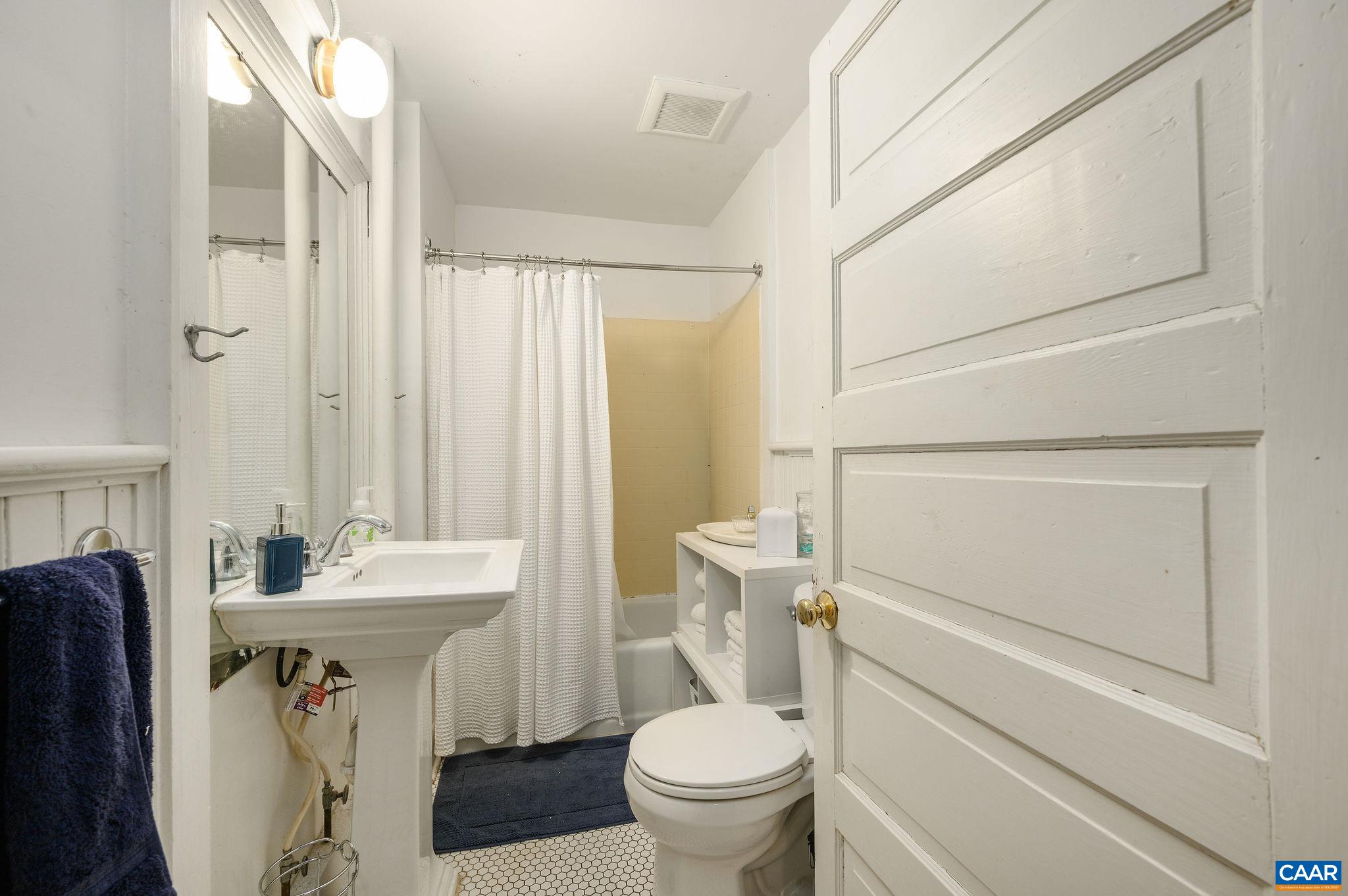 41 UNIVERSITY CIR