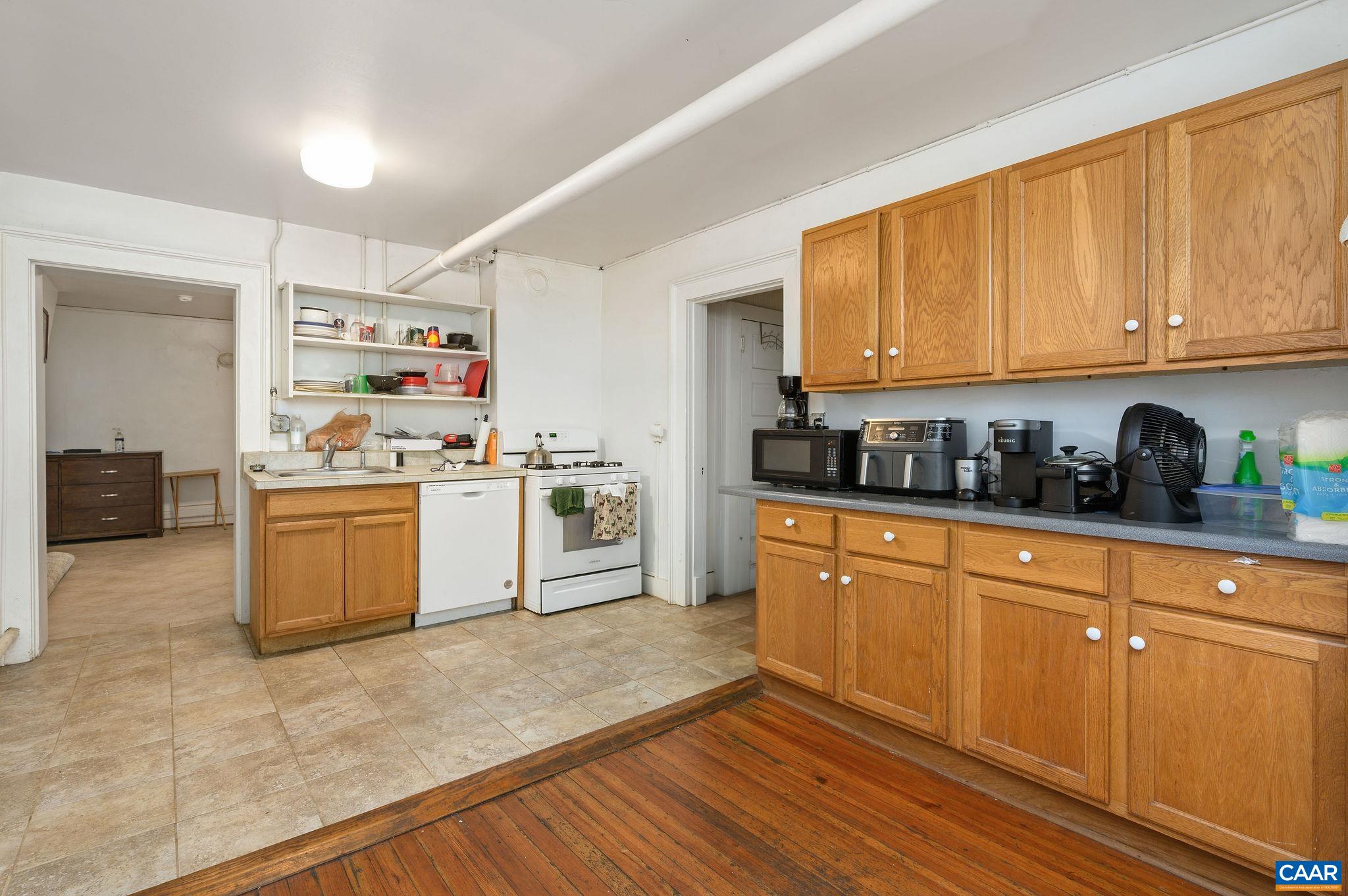 41 UNIVERSITY CIR