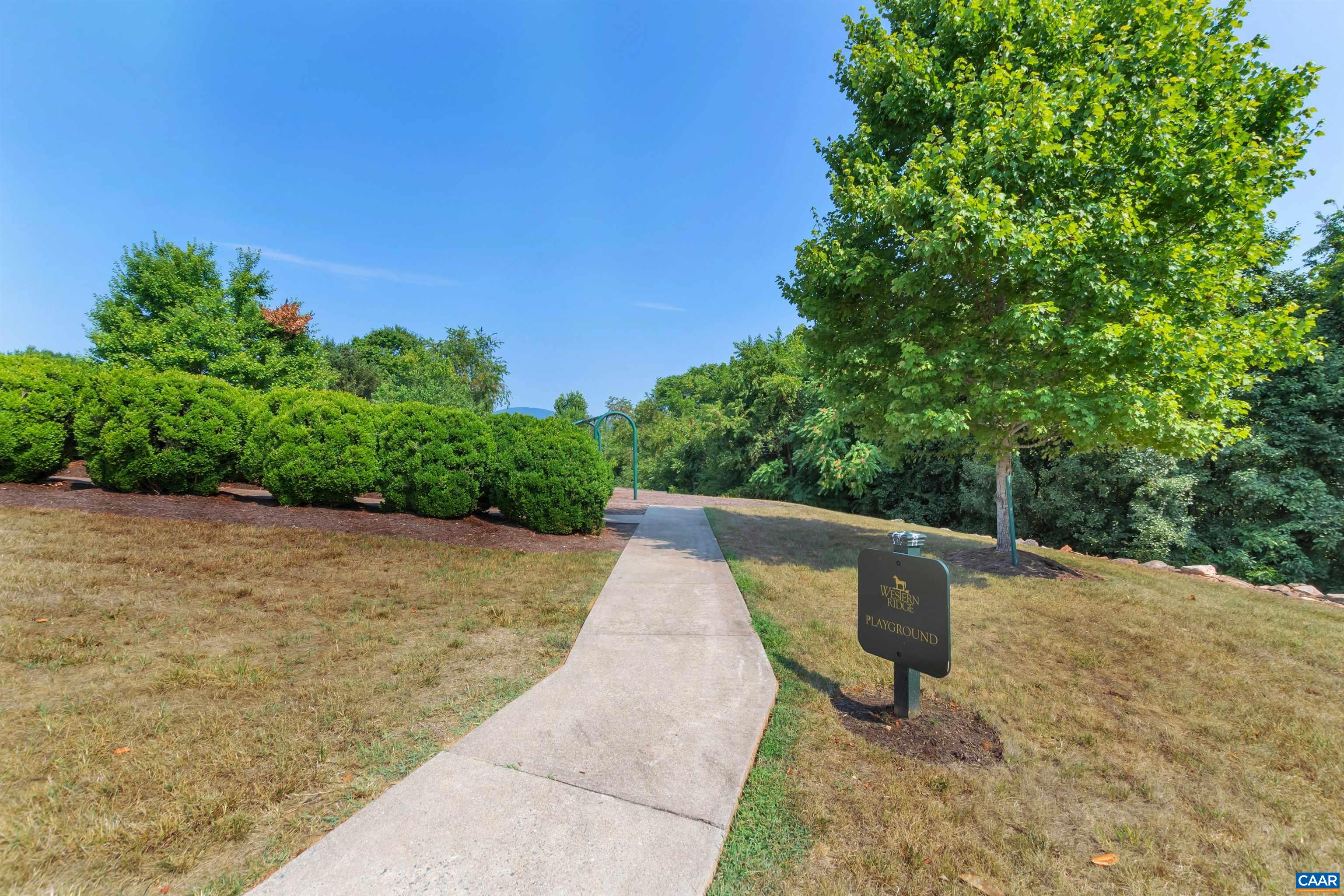 934 FAIRWINDS LN