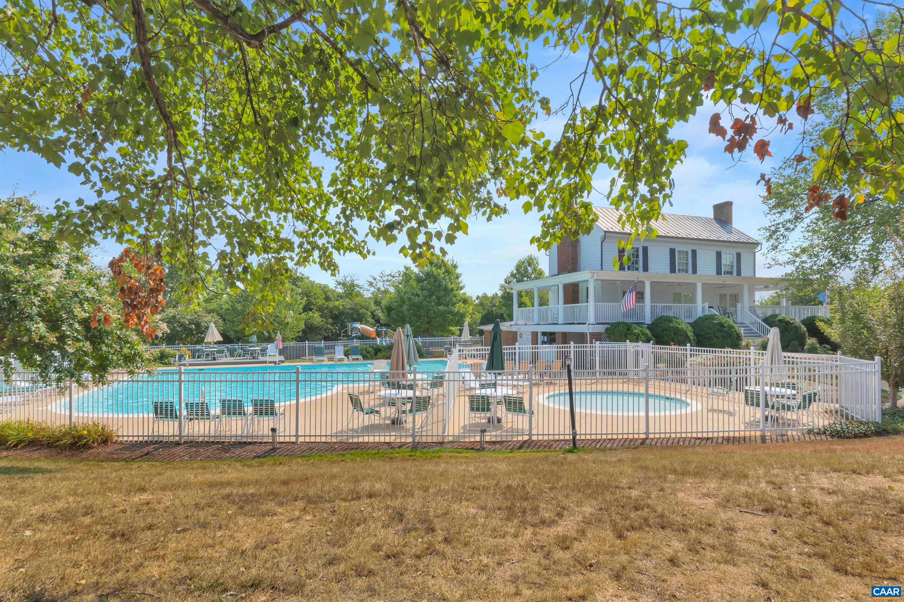 934 FAIRWINDS LN